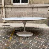 Eero Saarinen's oval tulip table for Knoll