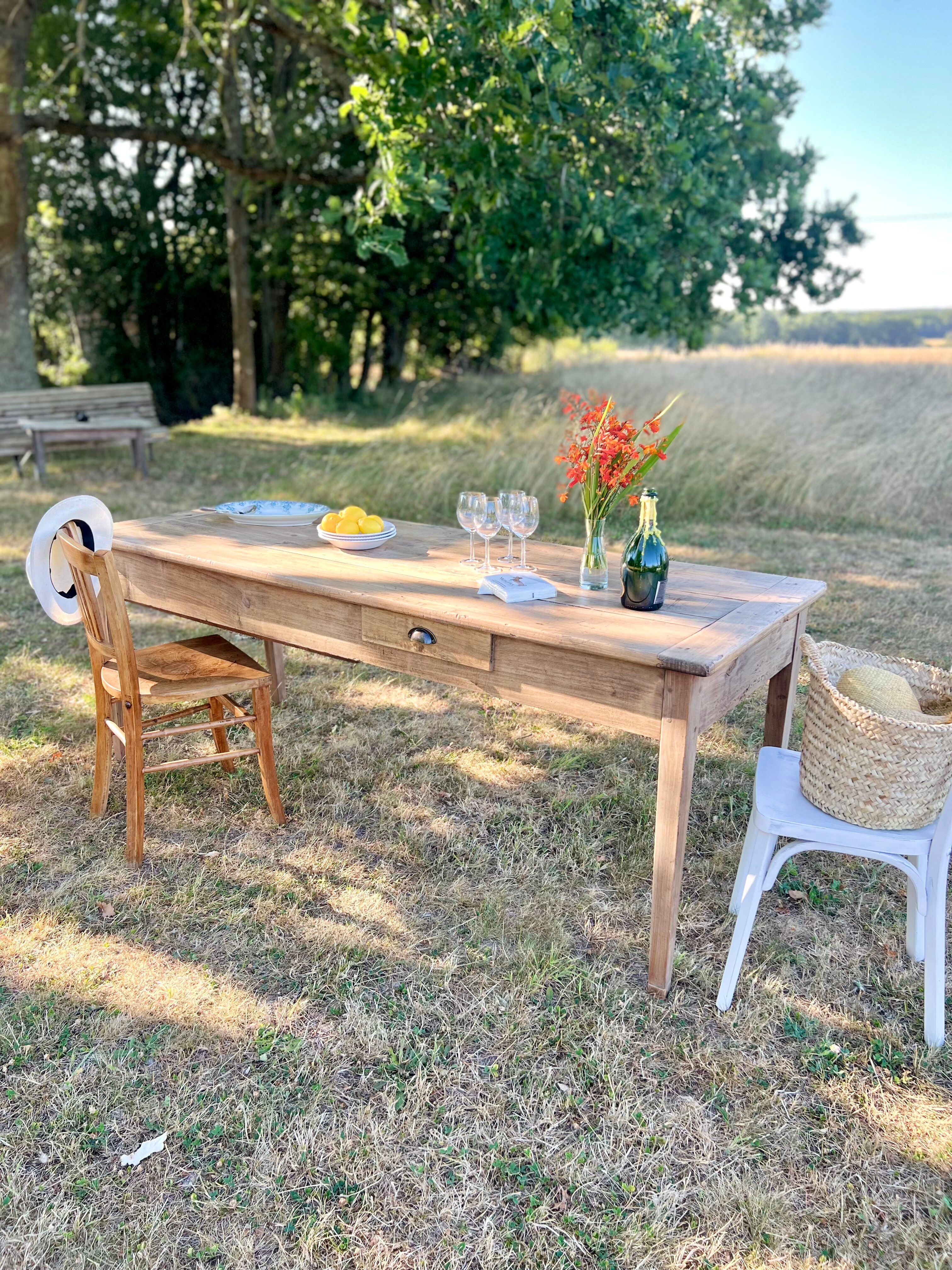 Grande table de ferme rénovée