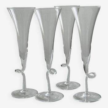 4 verres à pied, flûtes avec pied torsadé transparent