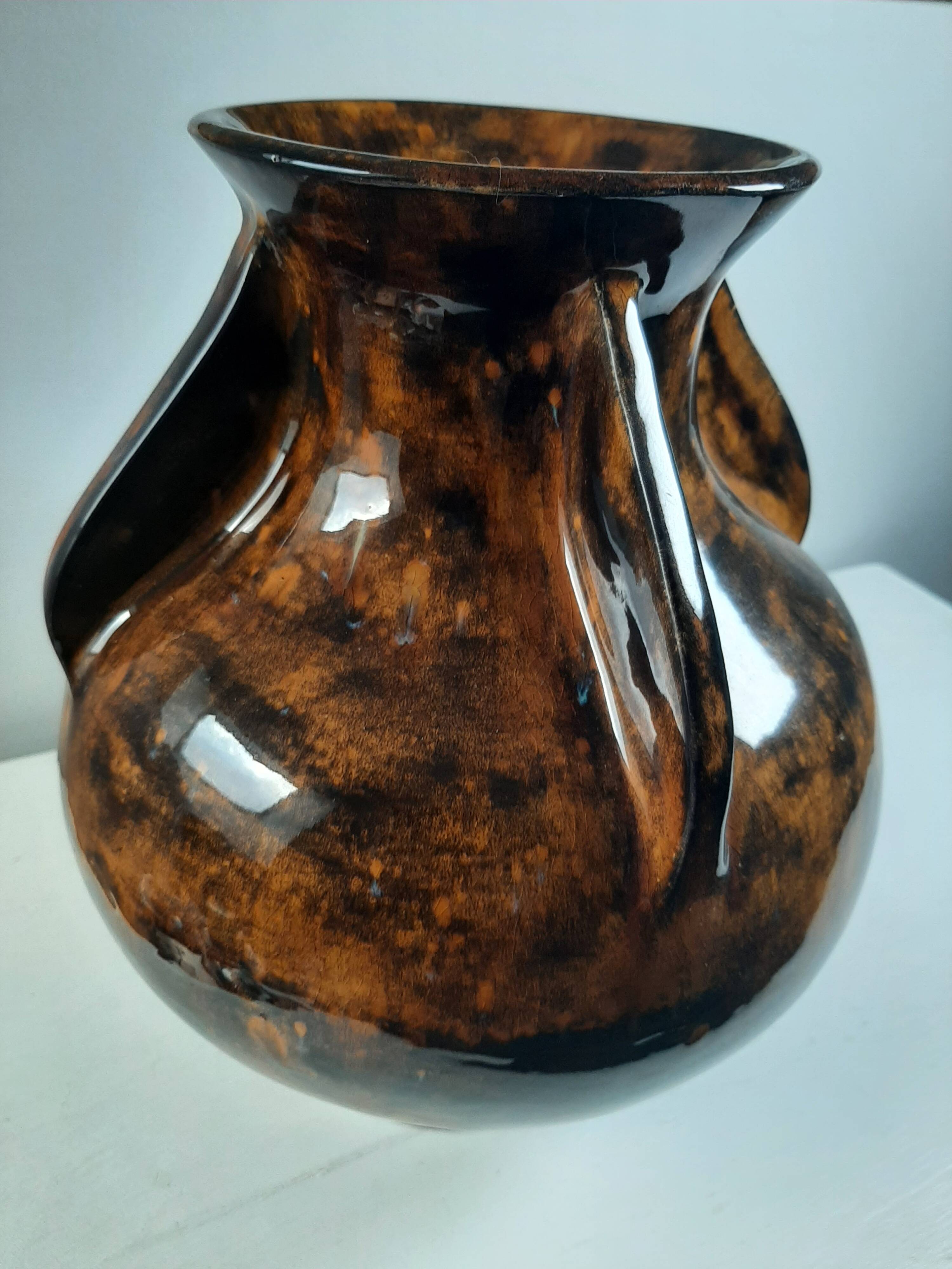 Large vintage vase in the shape of a propeller