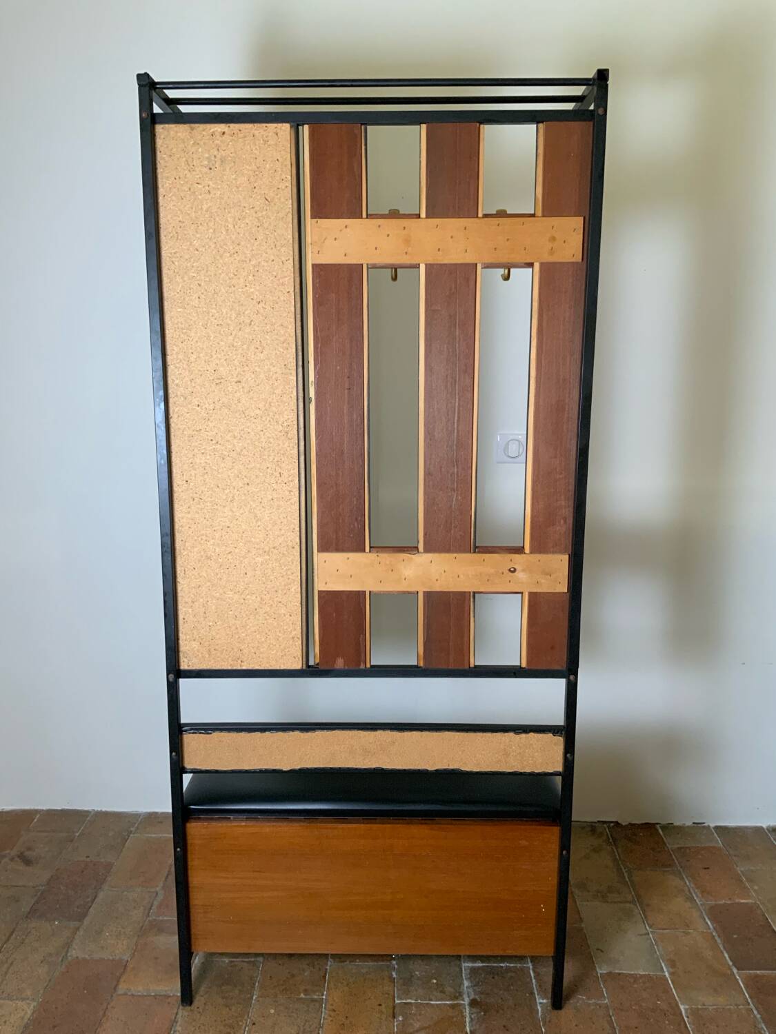 Wall-mounted coat rack