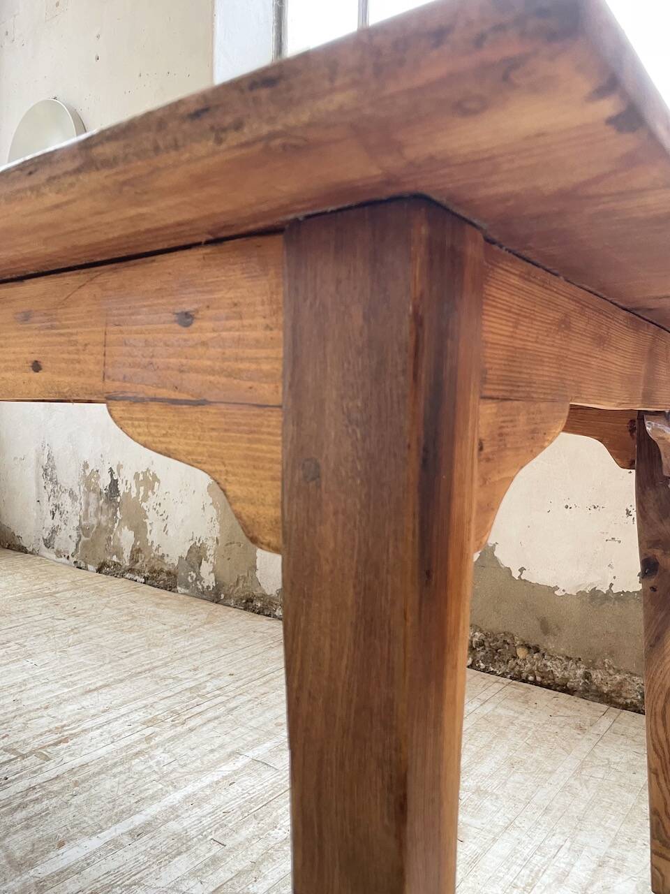 Farmhouse table with spindle legs 2.50m