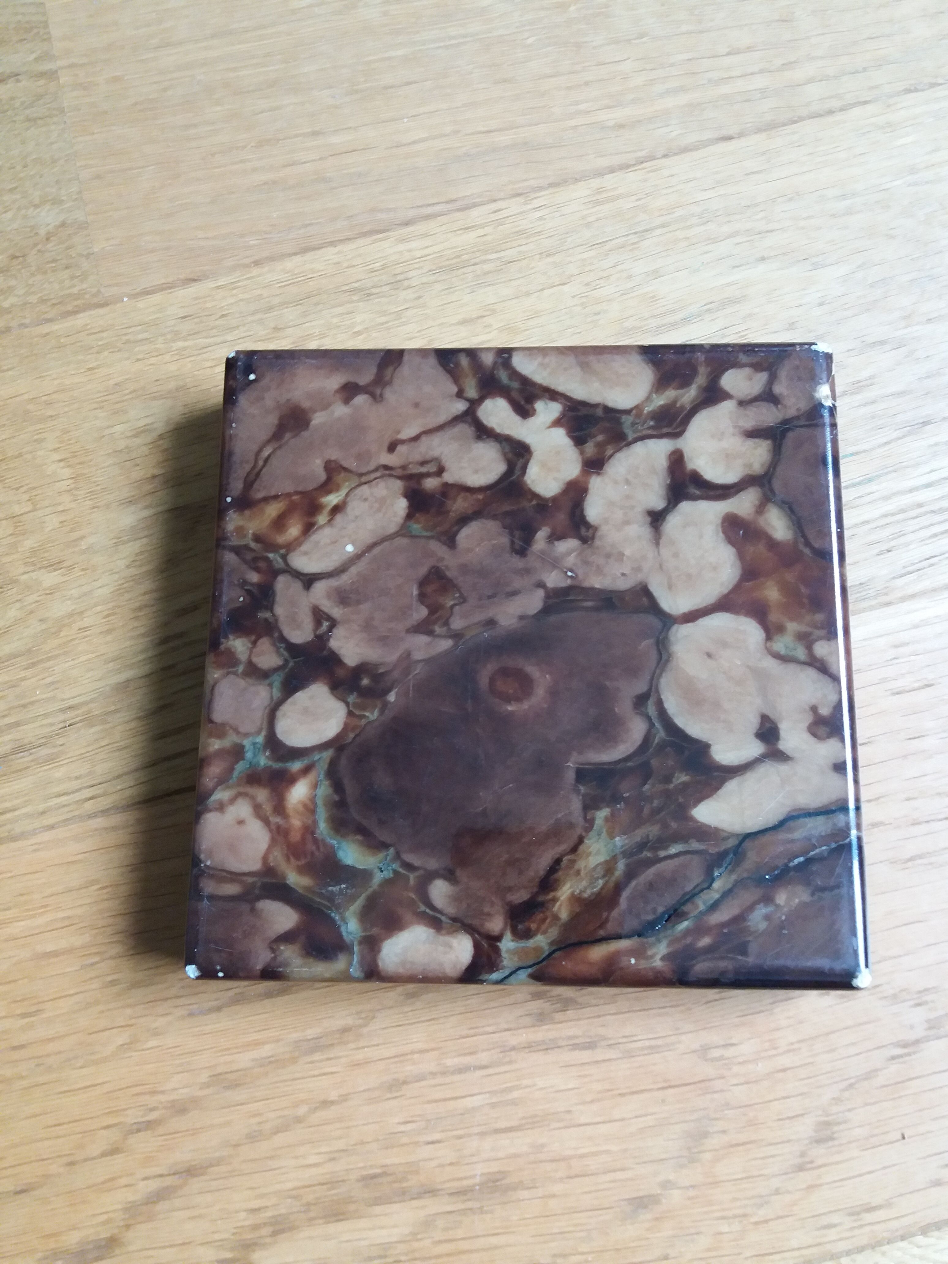 Square ashtray in polished marble