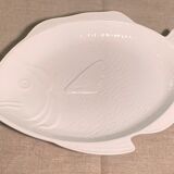 Plat de service en forme de poisson en céramique émaillée blanche