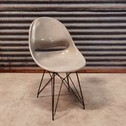 Chaise grise par Miroslav Navràtil édition Vertex 1959