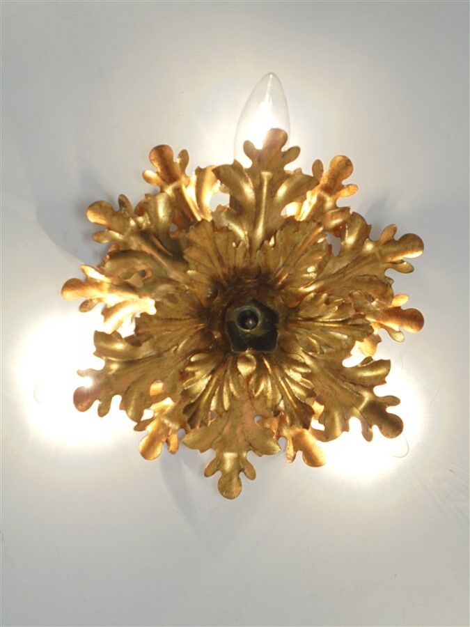 Golden leaf wall lamp