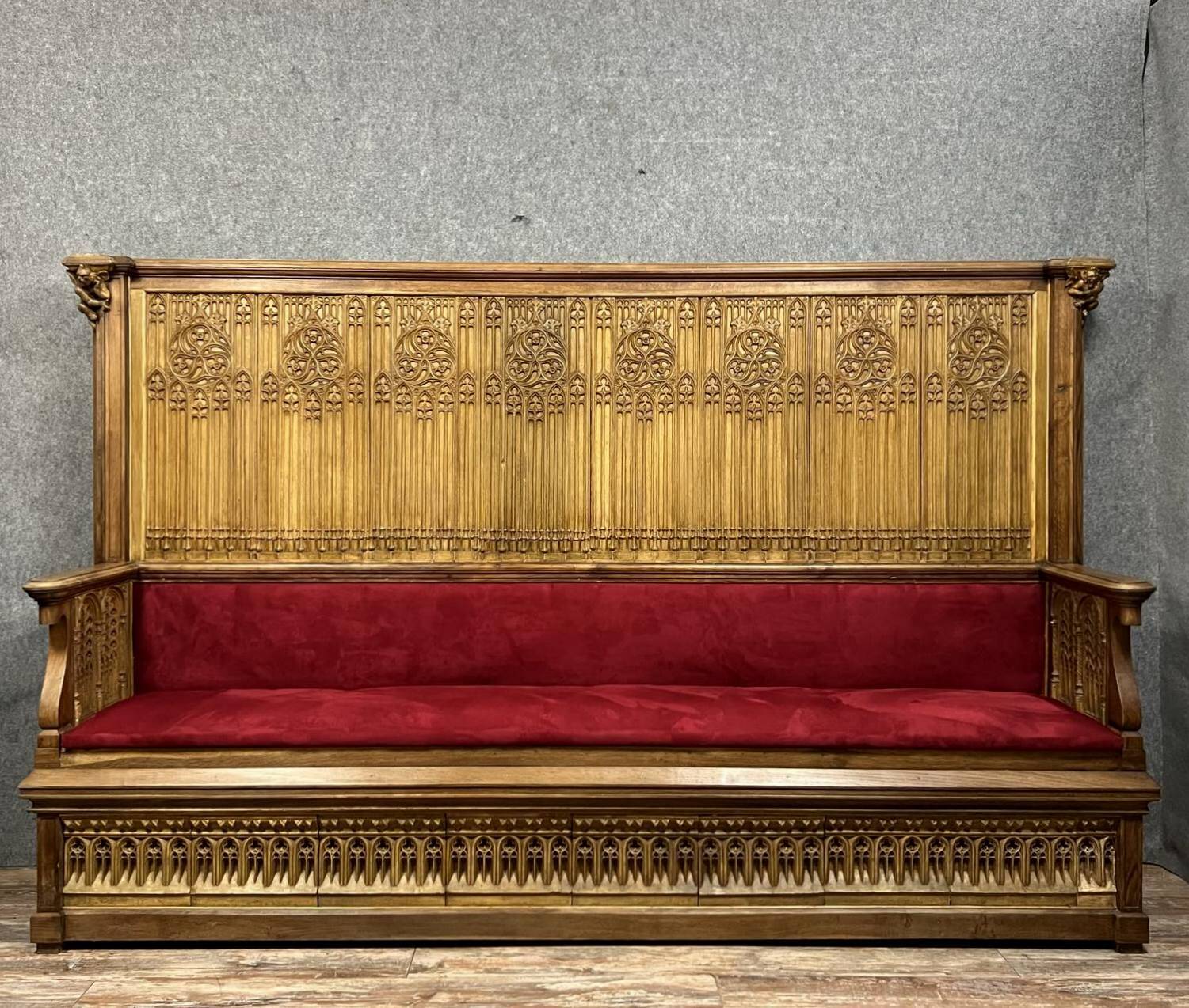 Monumental Gothic style bench in solid oak and patinated plaster circa 1800 / length 282 cm