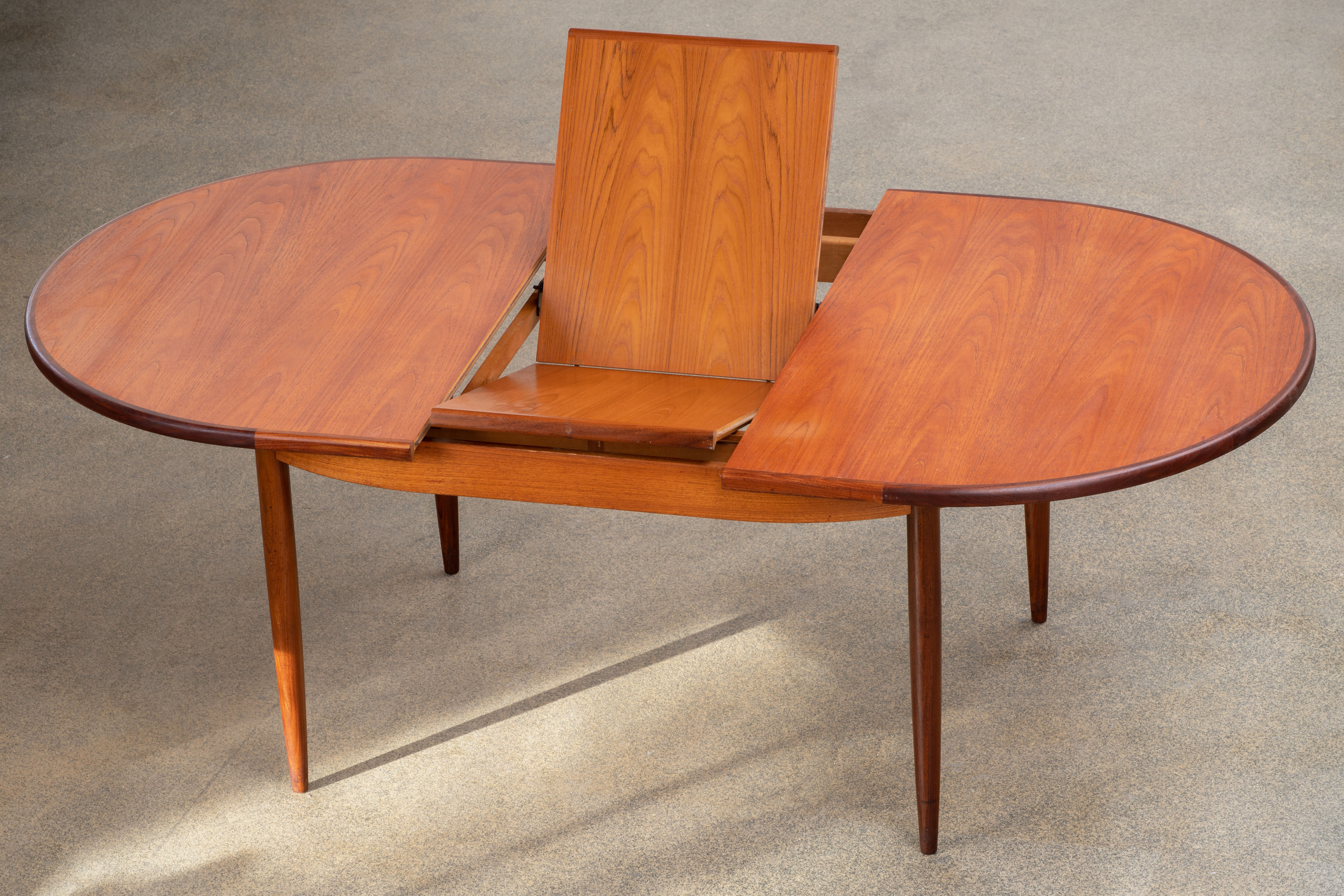 Vintage Scandinavian Table – 163 cm / 208 cm