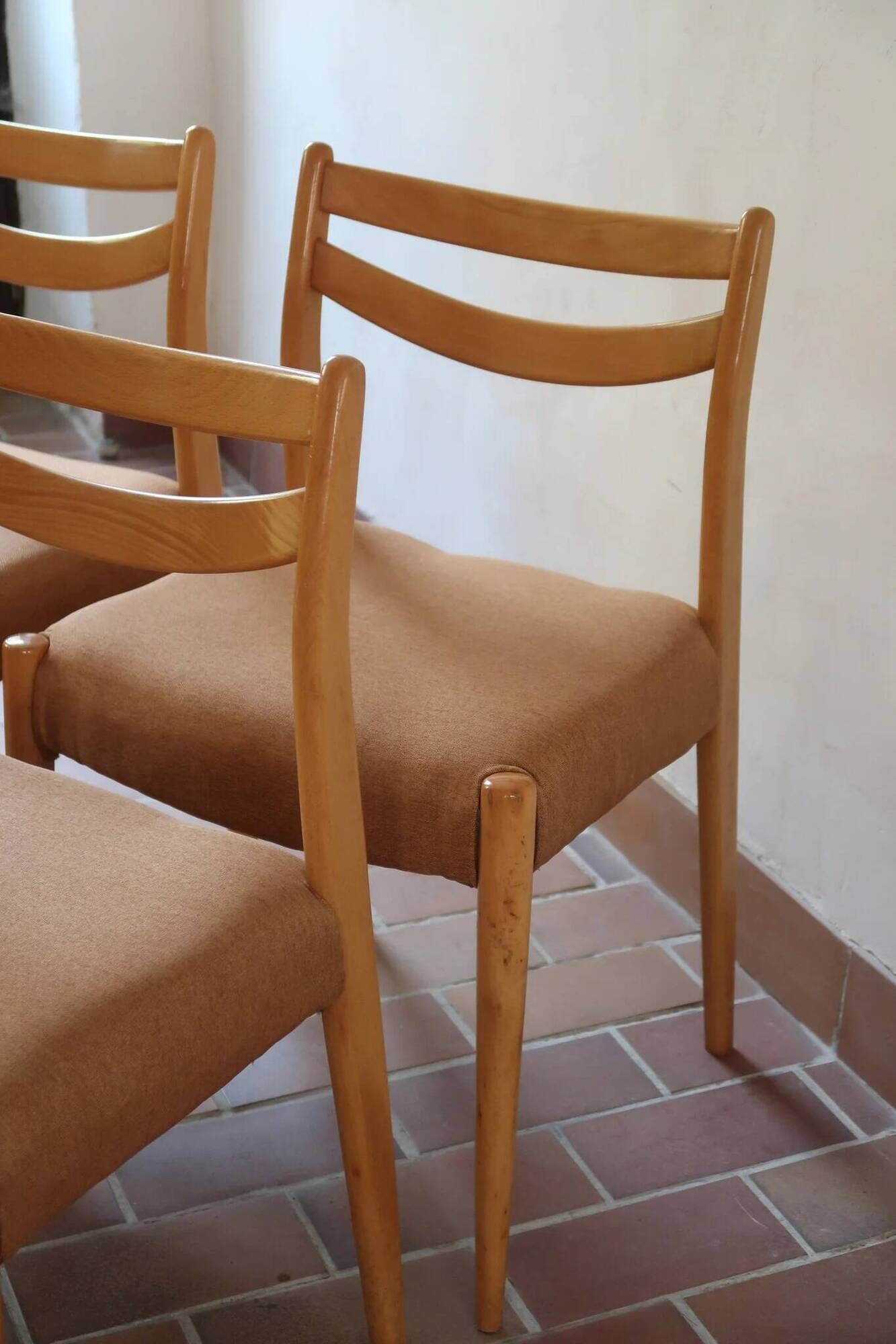 4 chaises scandinaves vintage en bois clair