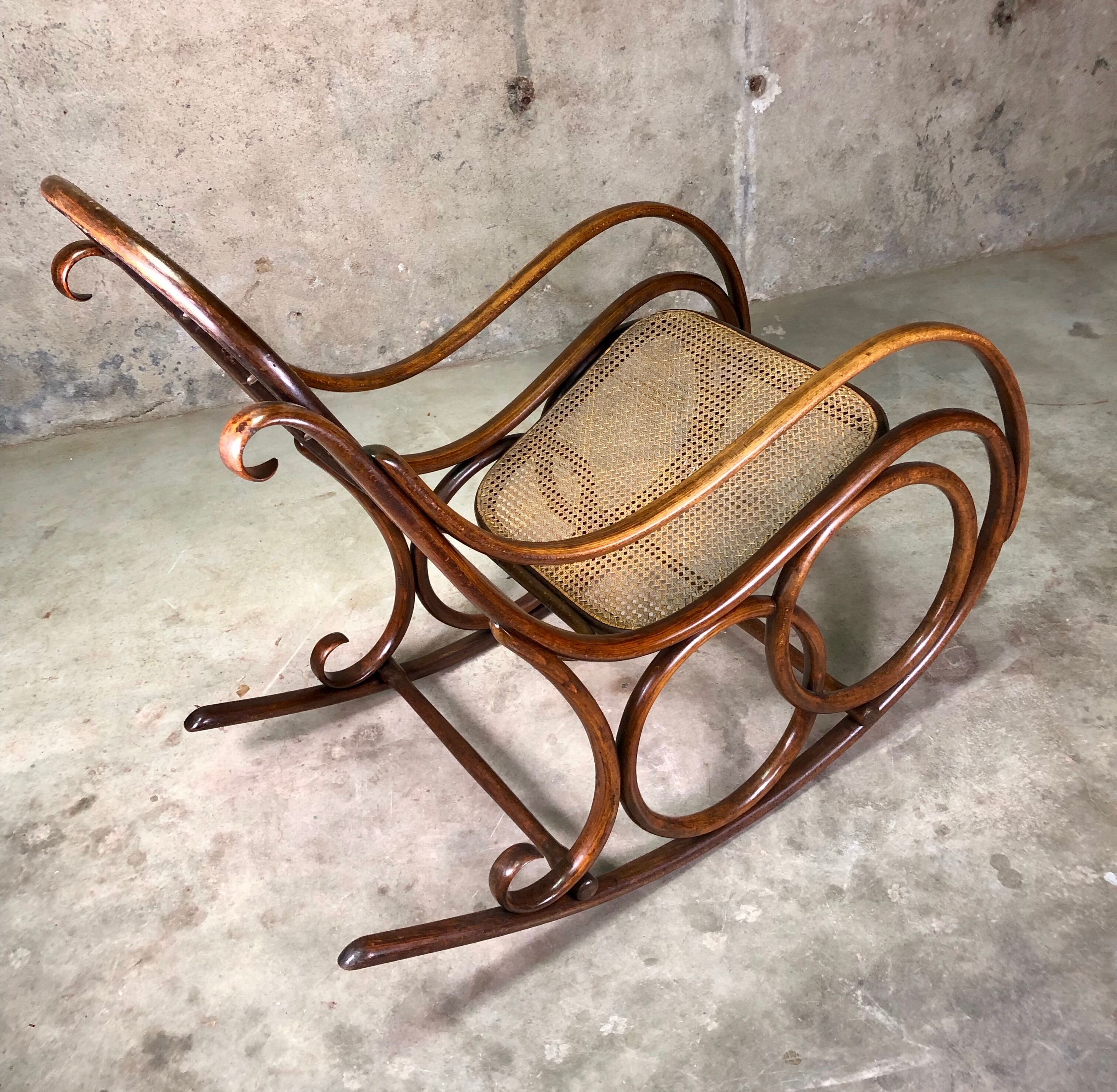 Thonet 1900 rocking chair