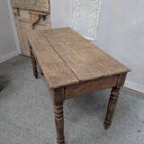 Farm table