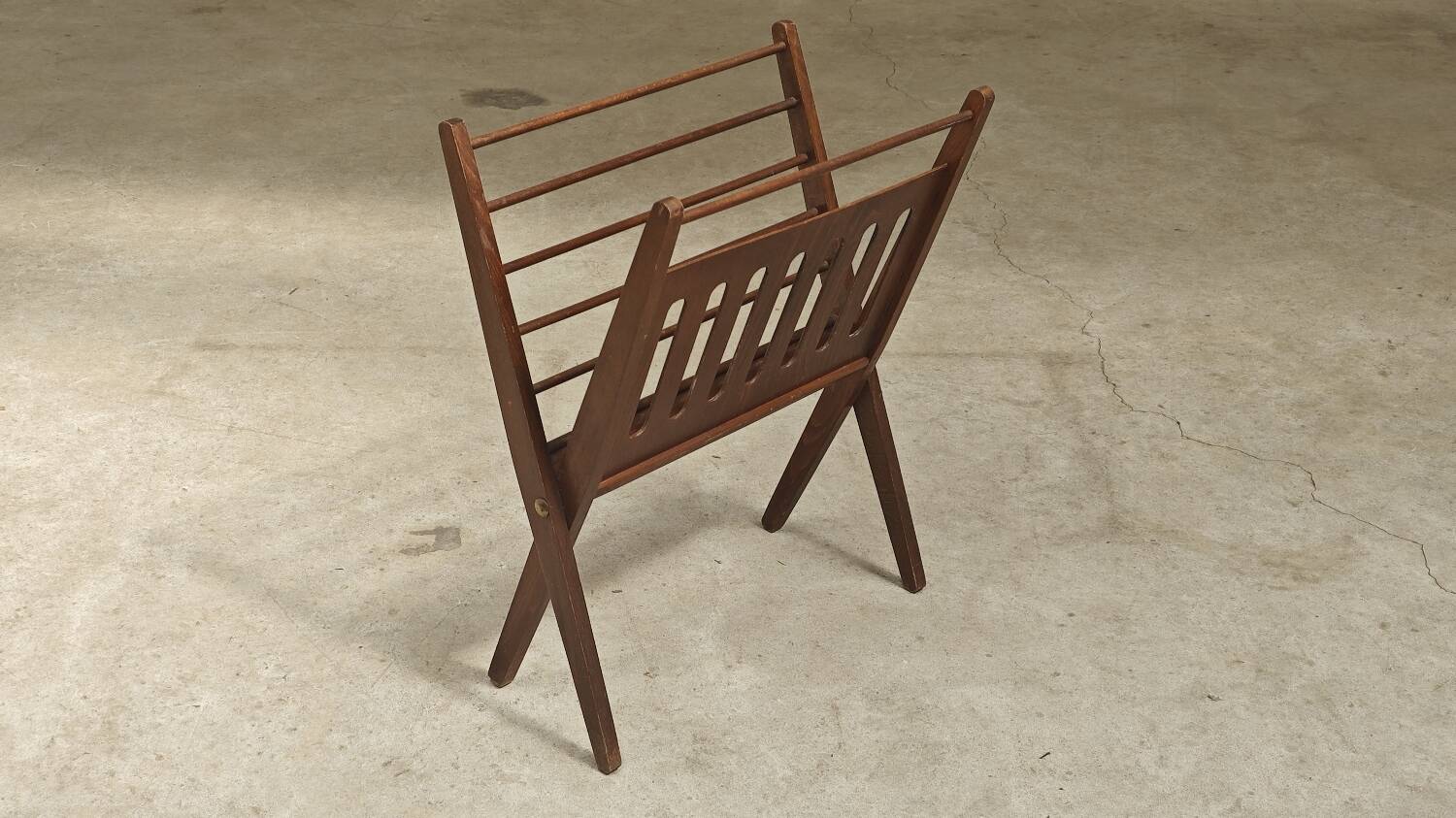 Magazine rack by Cees Braakman for Pastoe 1960 n2