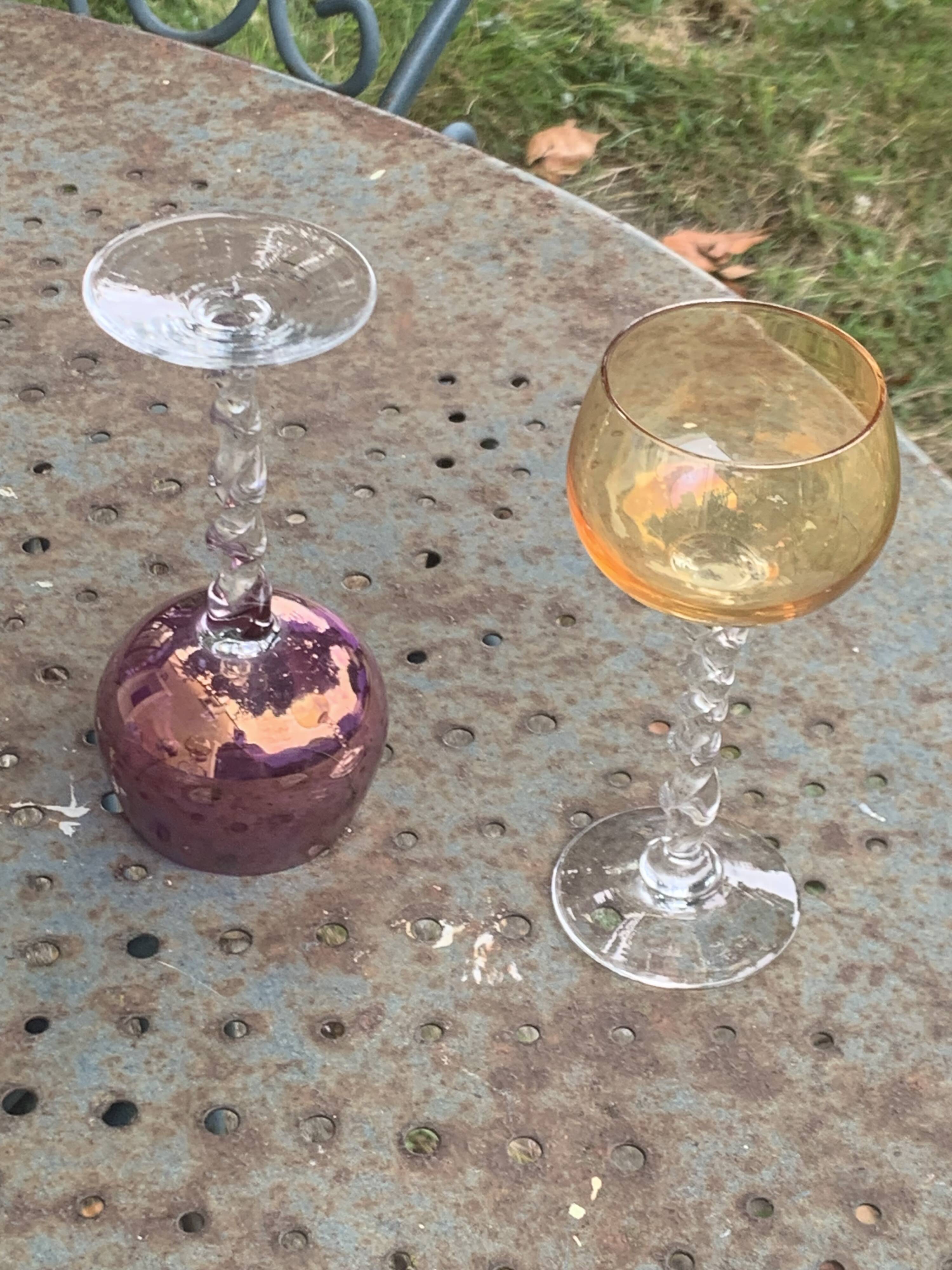 Set of 9 colored port glasses, 5 tulip-shaped and 4 balloons