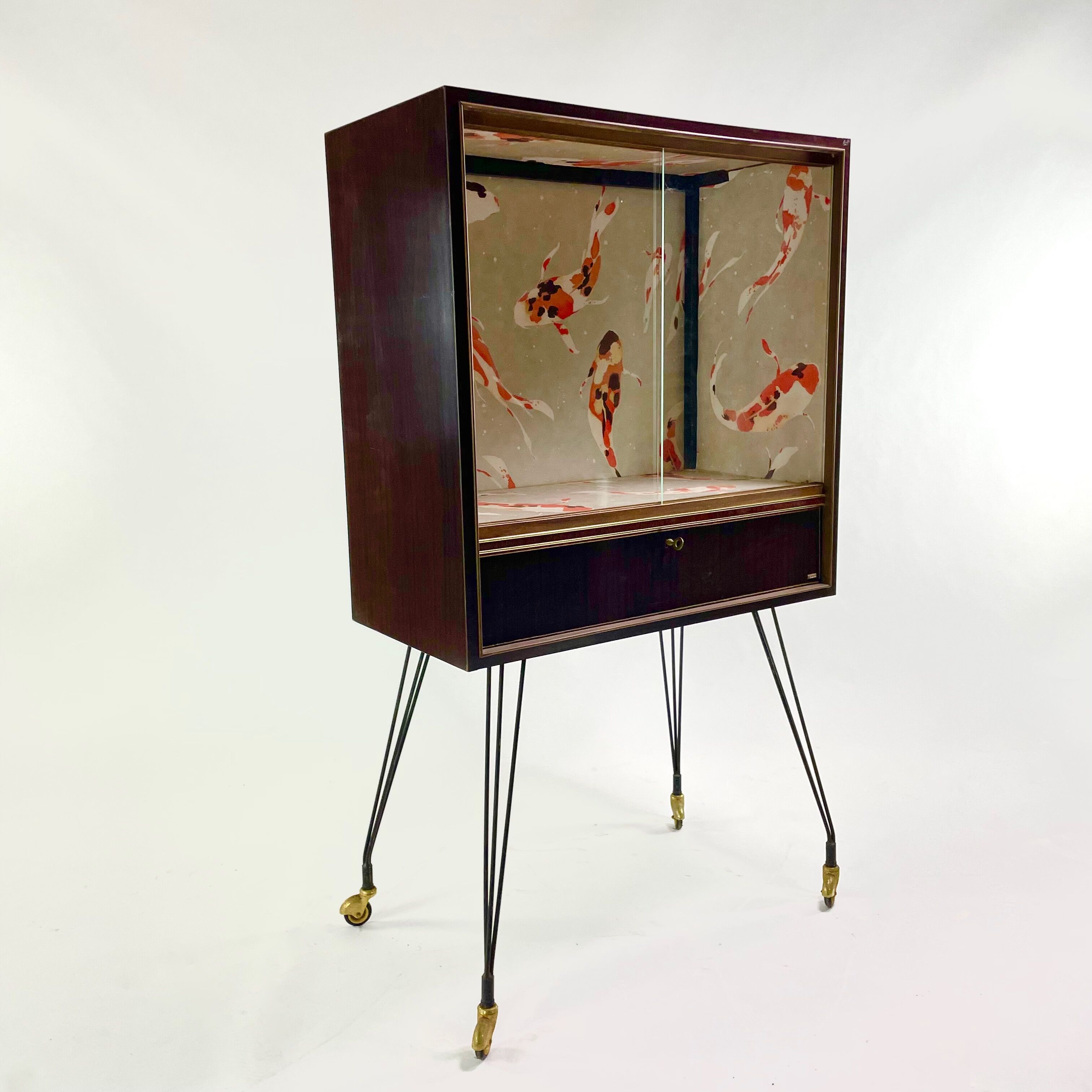 Eiffel free-standing display case