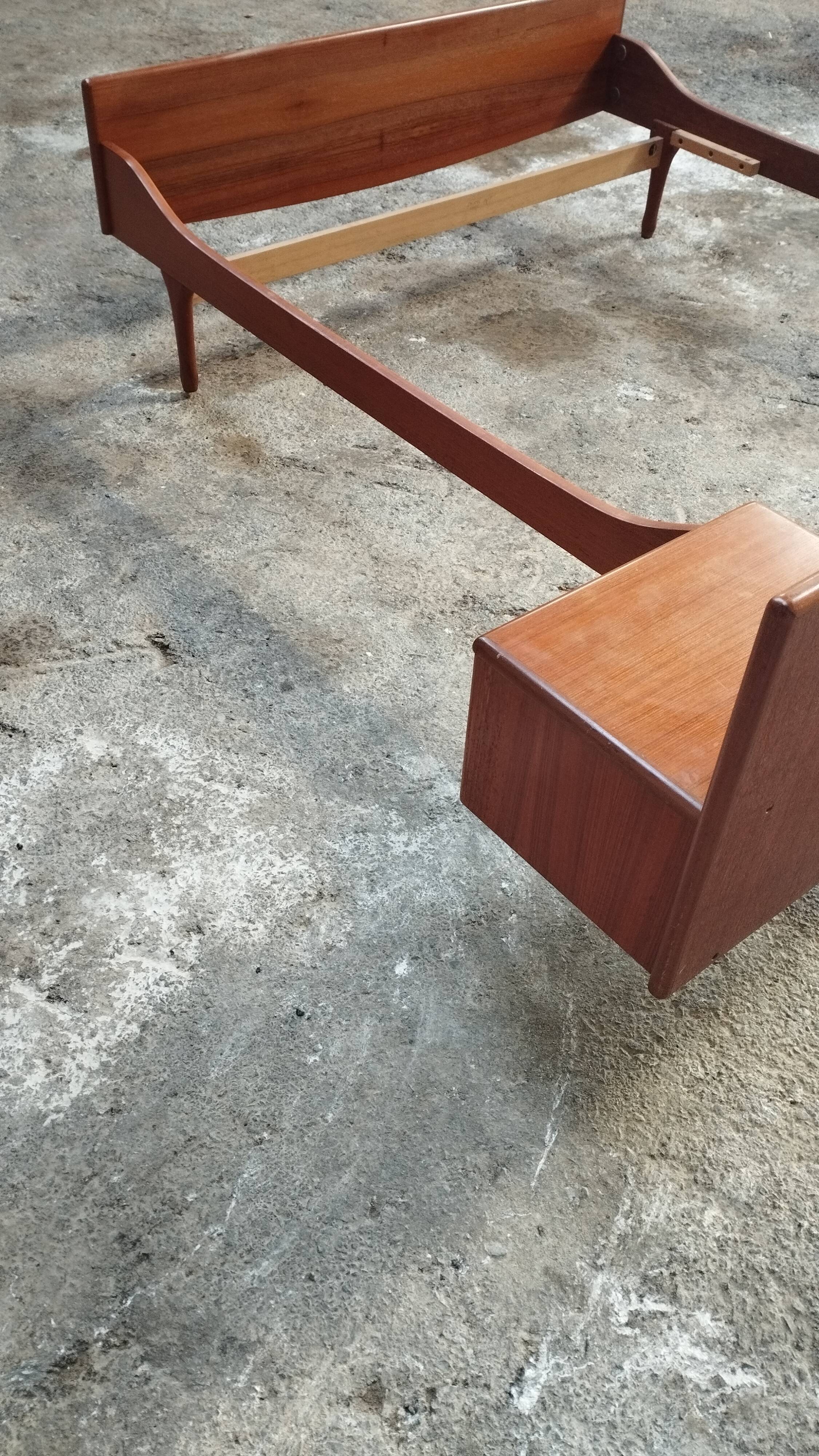 Vintage teak bed 2 places