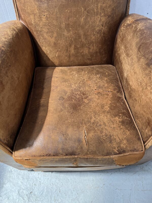 Ancien fauteuil club en cuir fauve XX siècle