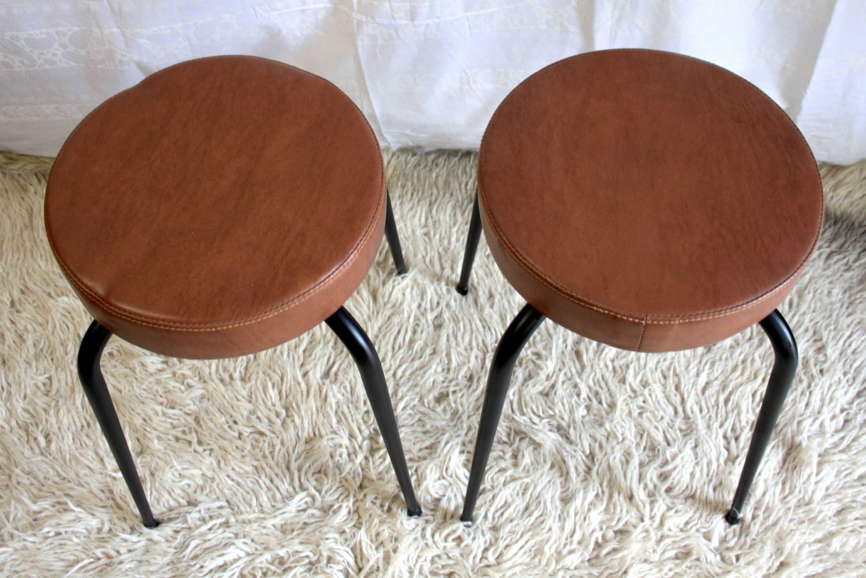 Duo de tabourets métal et skaï