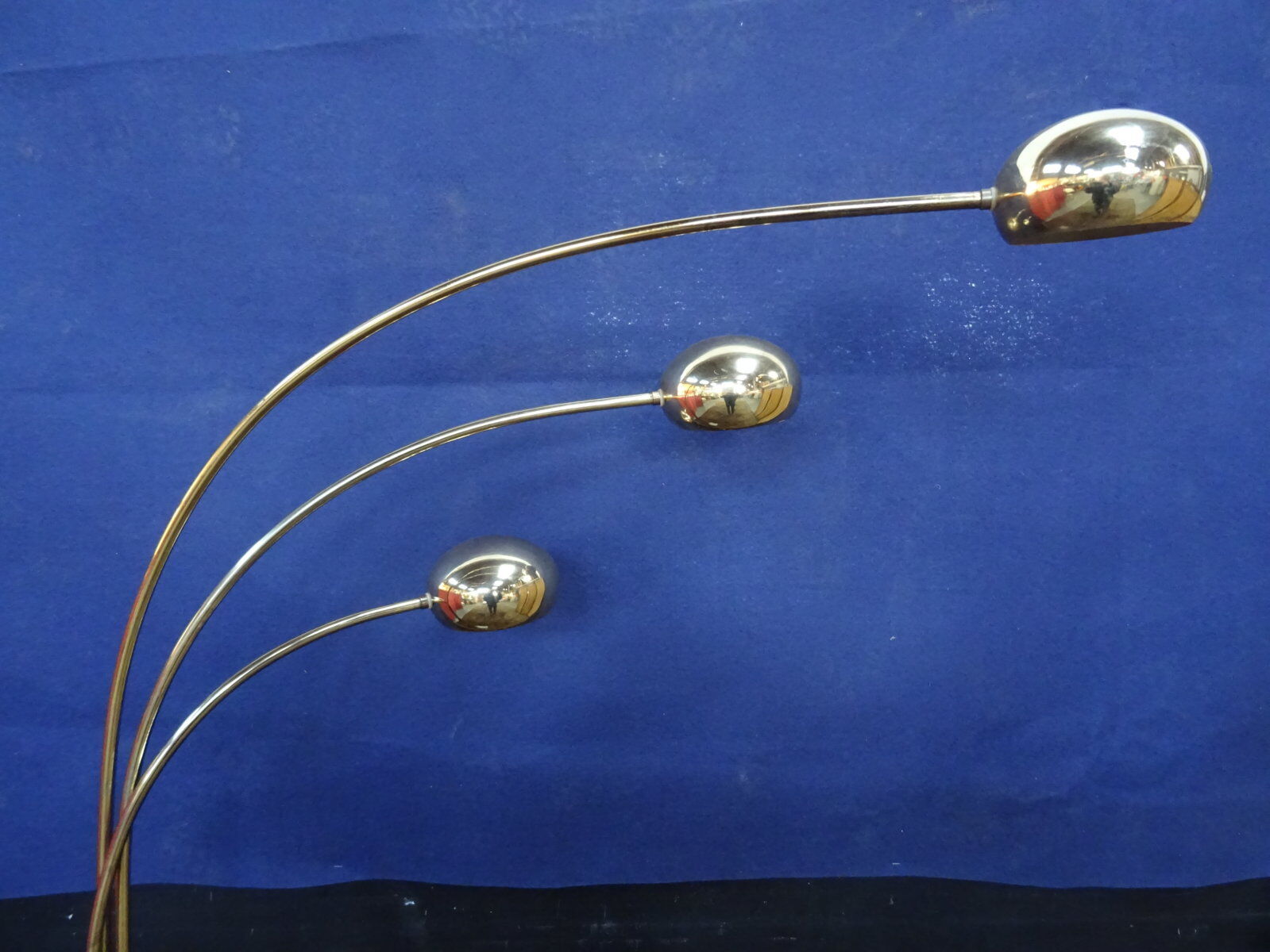 Lamppost thrush golden metal