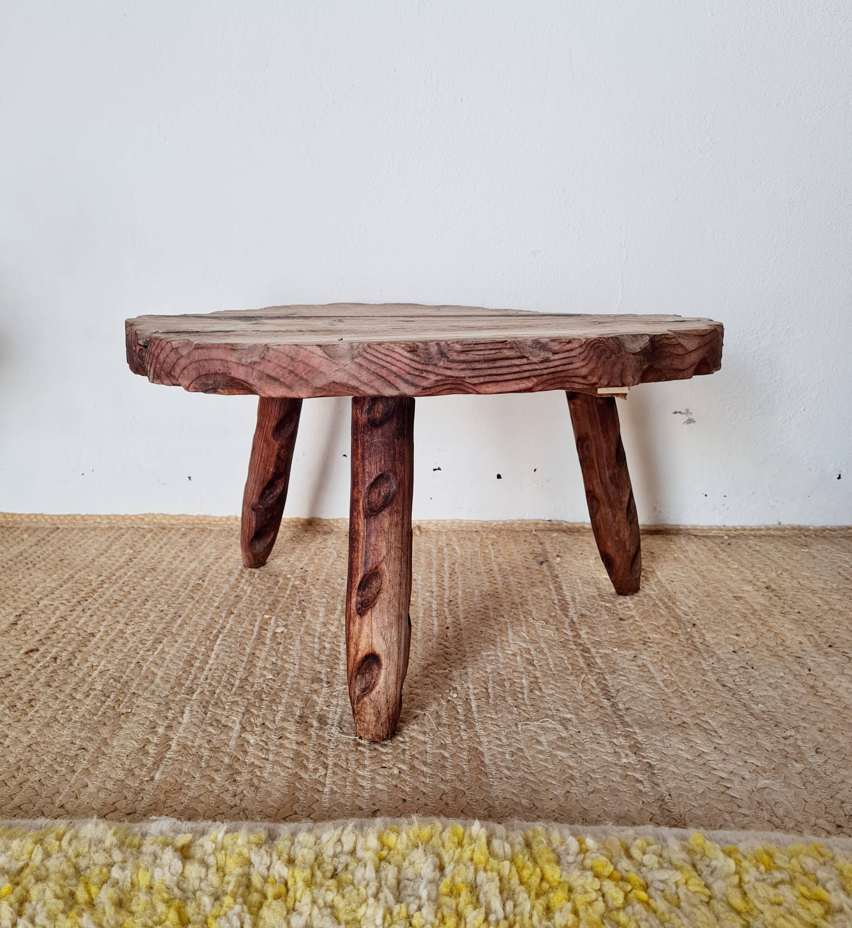Small round tripod coffee table – vintage wooden stand