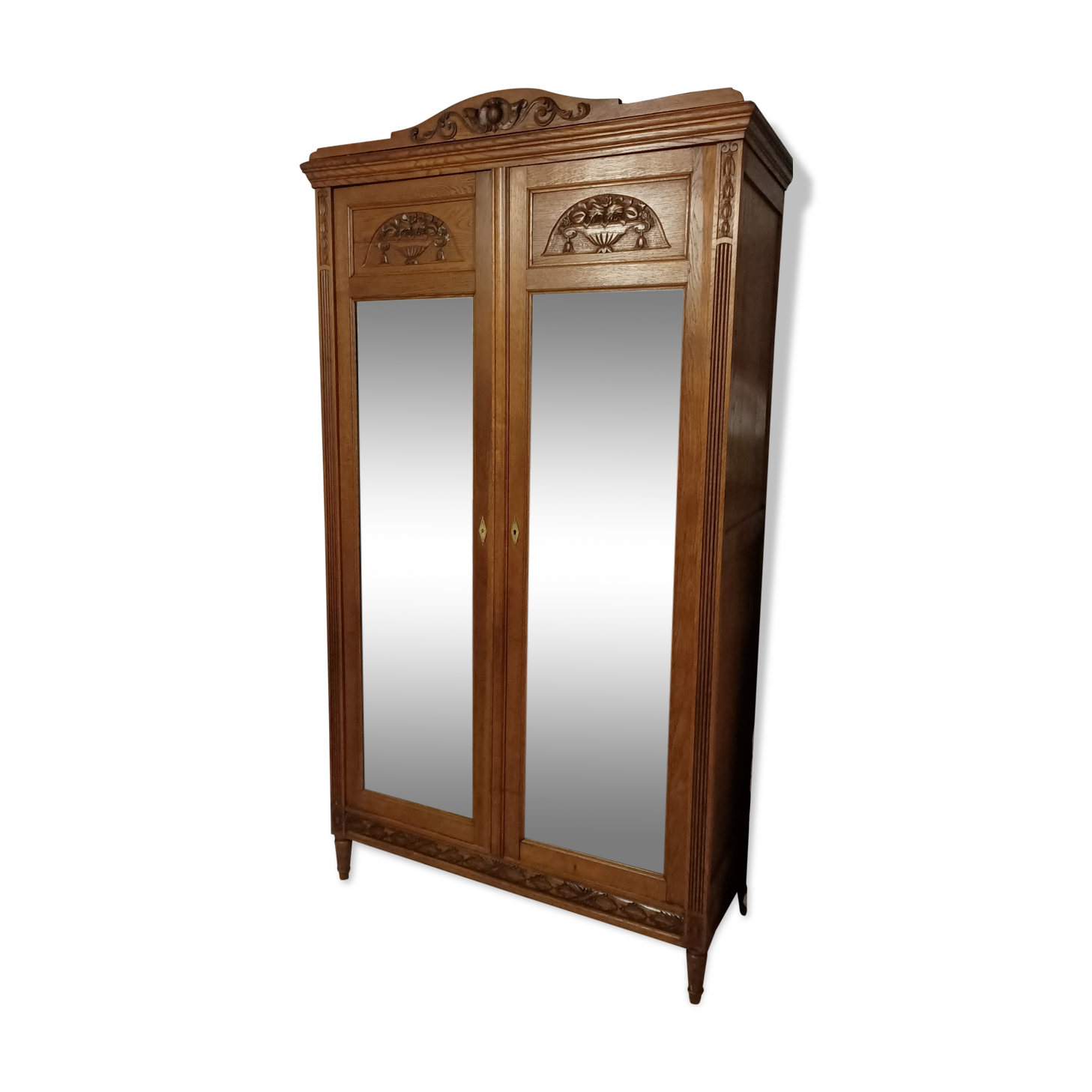 2-door old mirror cabinet