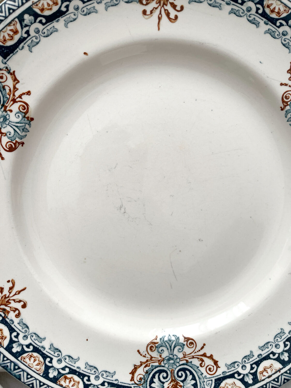 6 flat plates in ironstone "Diderot" Longwy