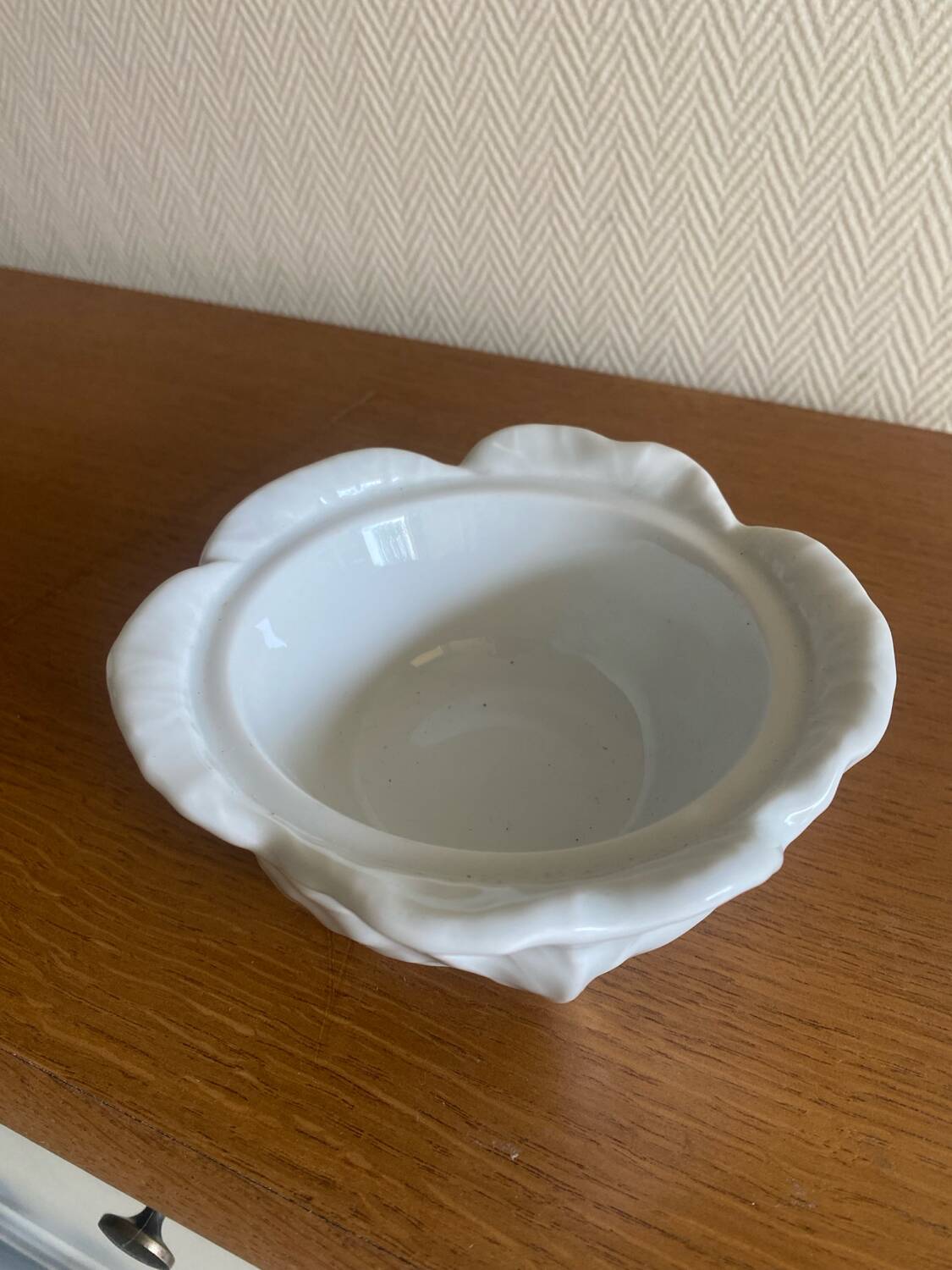 Old covered pot in 19th-century faience with cabbage decoration.