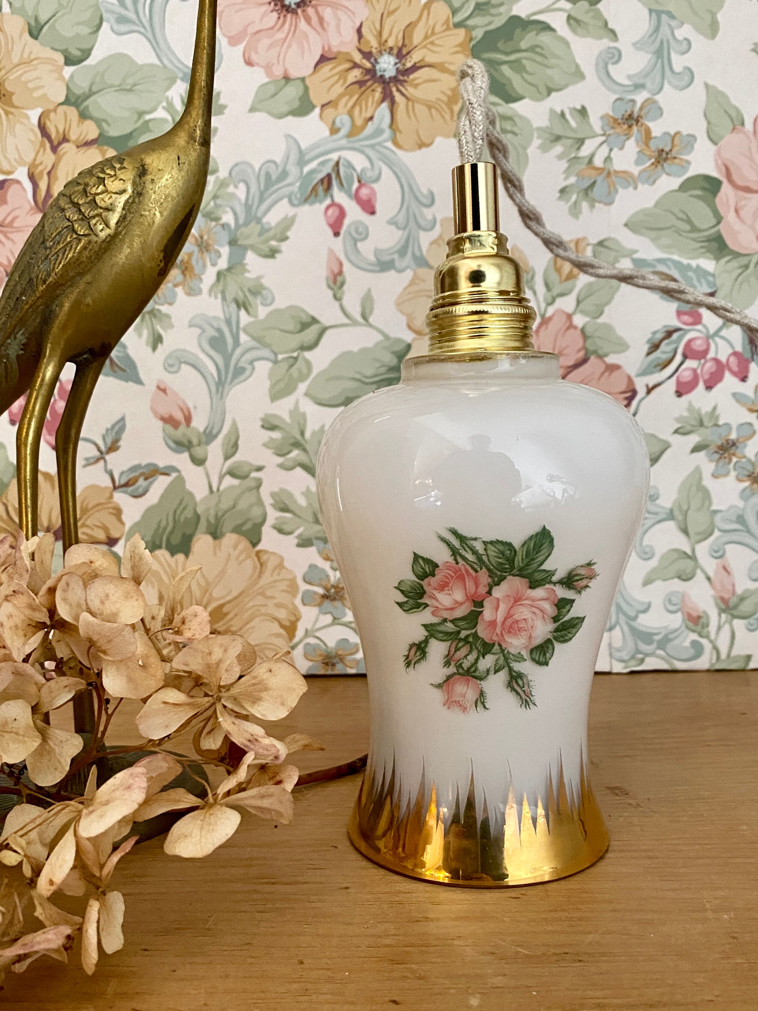 Vintage tulip ride in white opaline drawings of roses