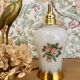 Baladeuse tulipe vintage en opaline blanche dessins de roses