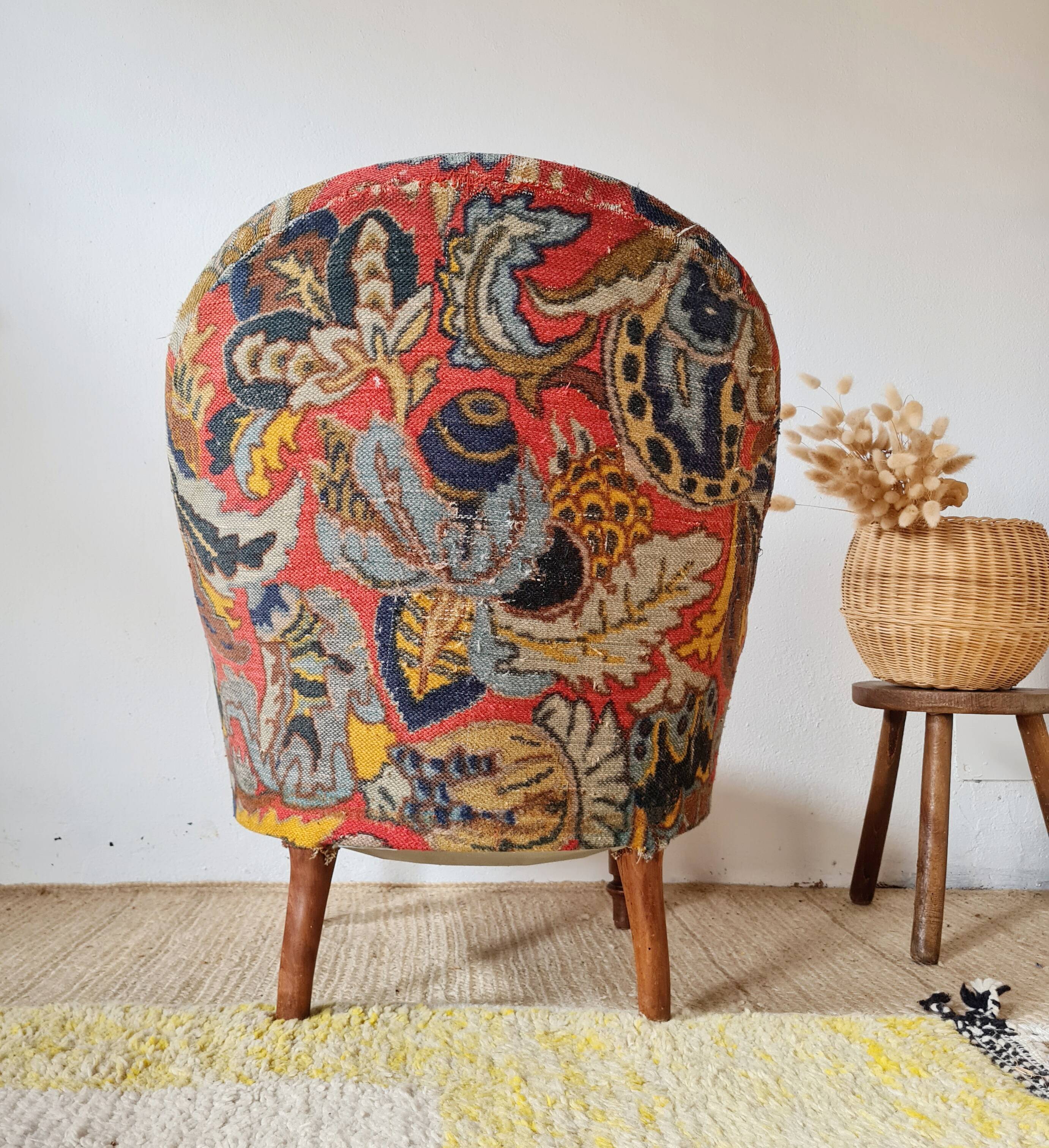 Small "madame" toad chair, vintage, upholstered in multicoloured floral fabric.