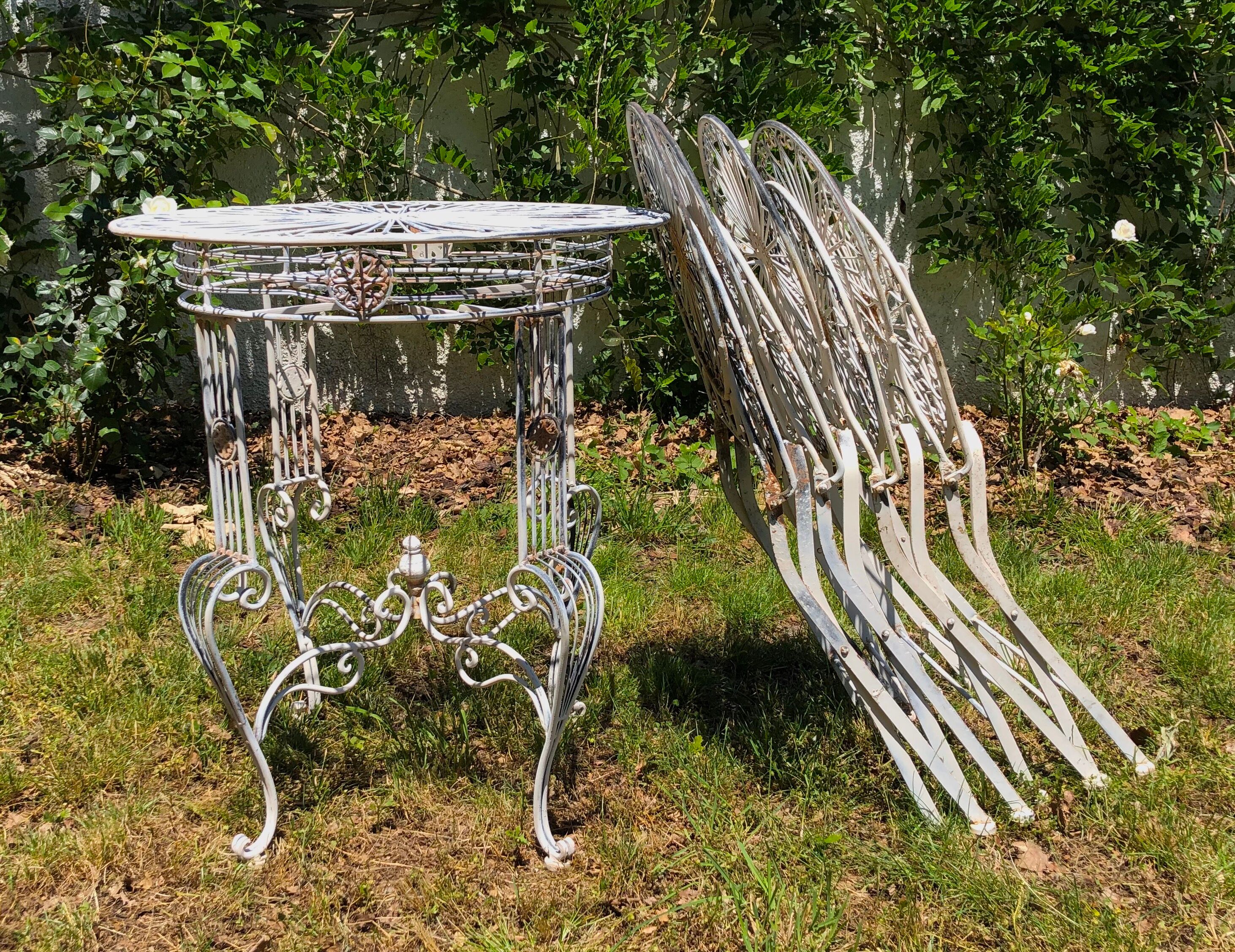 Ancient folded garden lounge in cast iron