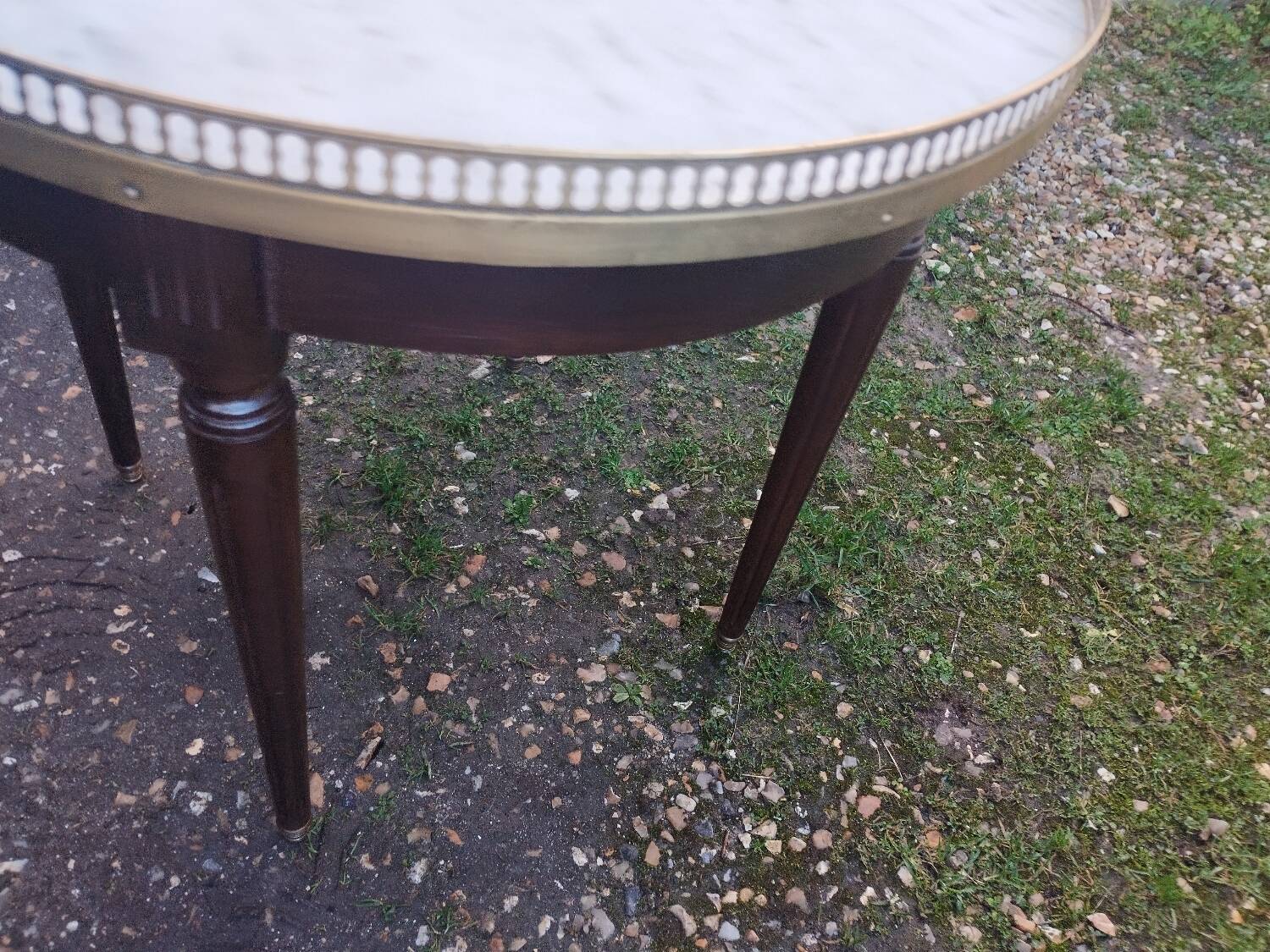 Bouillotte coffee table with antique marble top, Louis XVI style