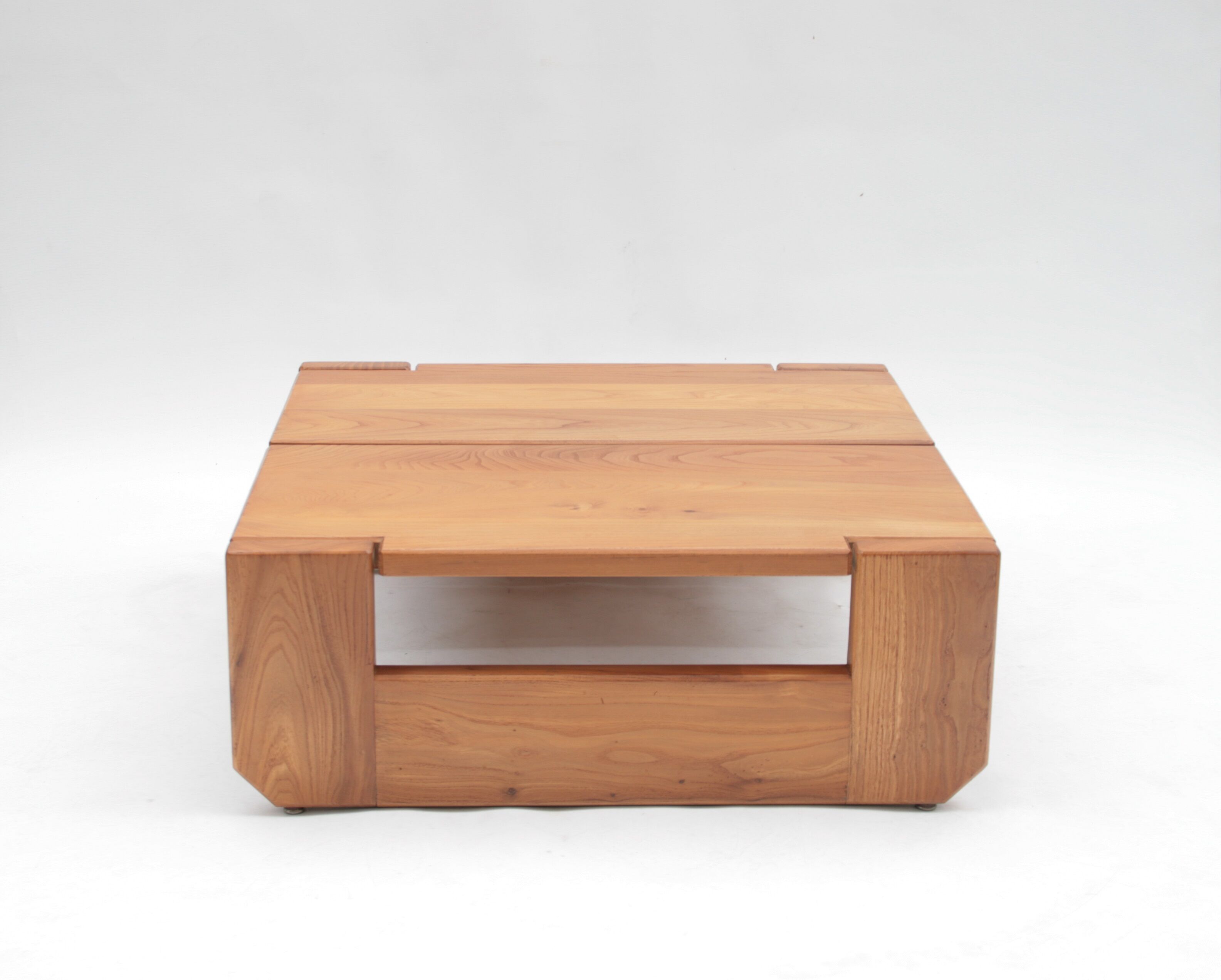 Table basse en orme par la Maison Regain, 1960