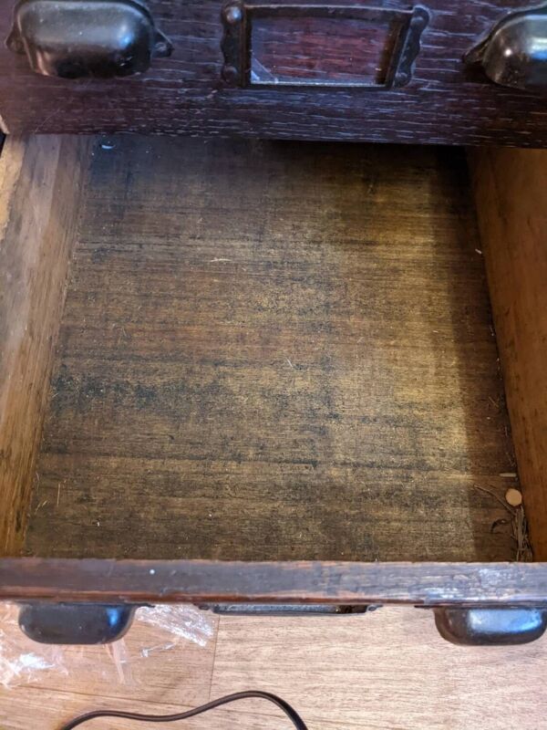 Meuble apothicaire vintage – Petit meuble à tiroirs en bois – Style in