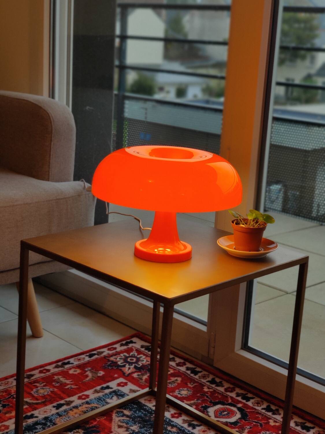Mushroom LED table lamp