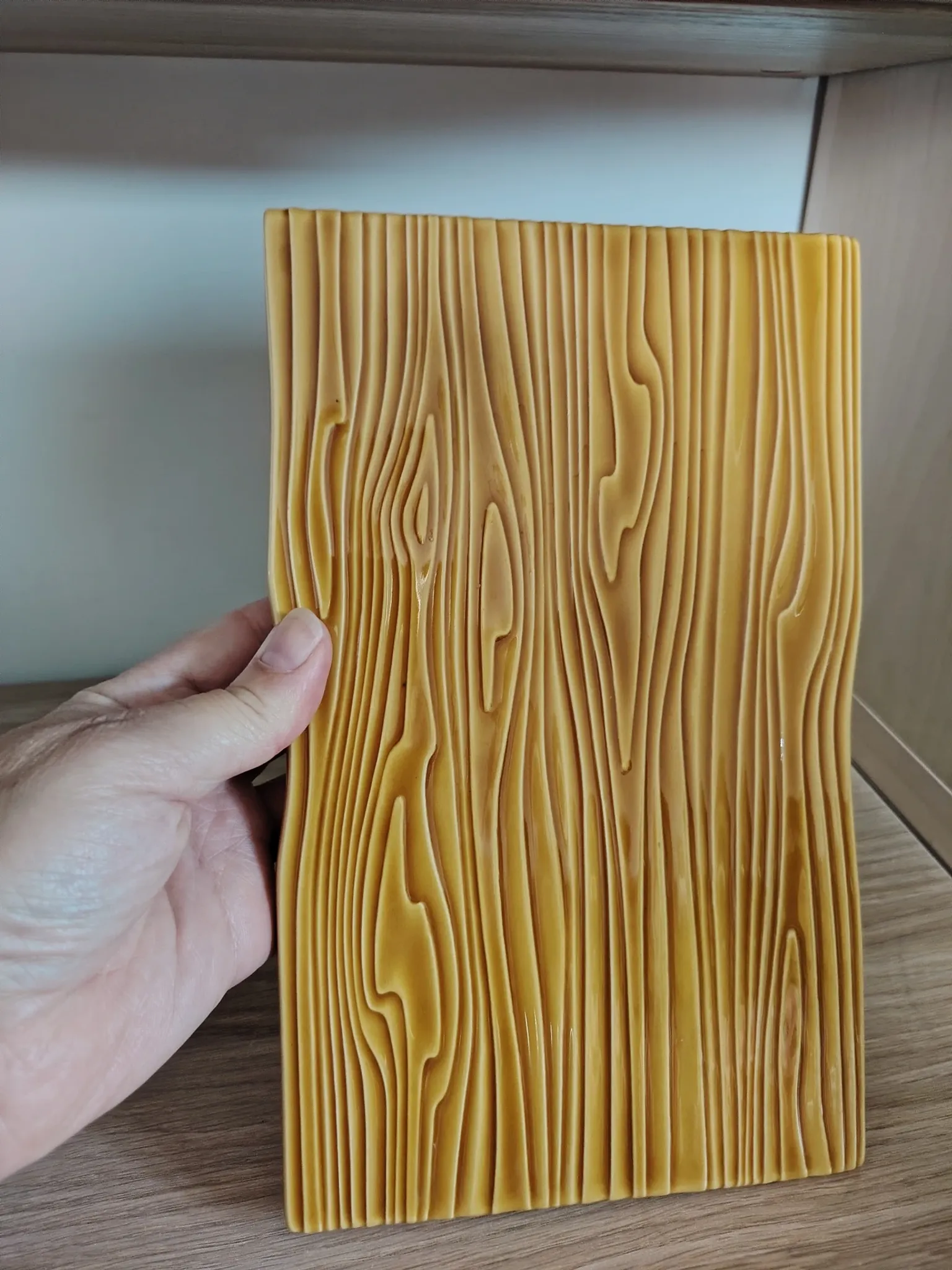 Beautiful vintage plate "faux bois" verceram 4565 from the 60s/70s.