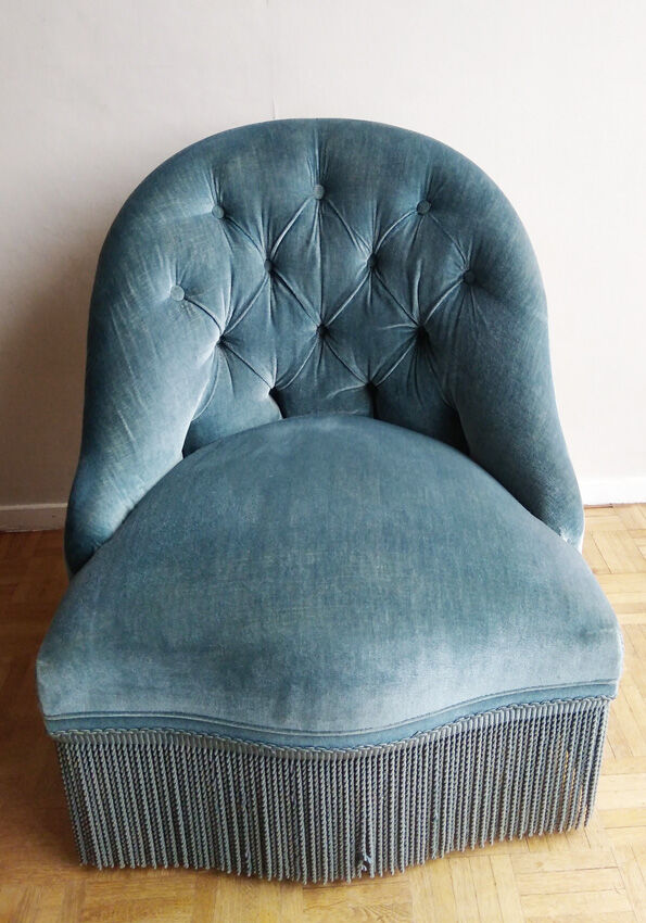 Armchair in blue velvet