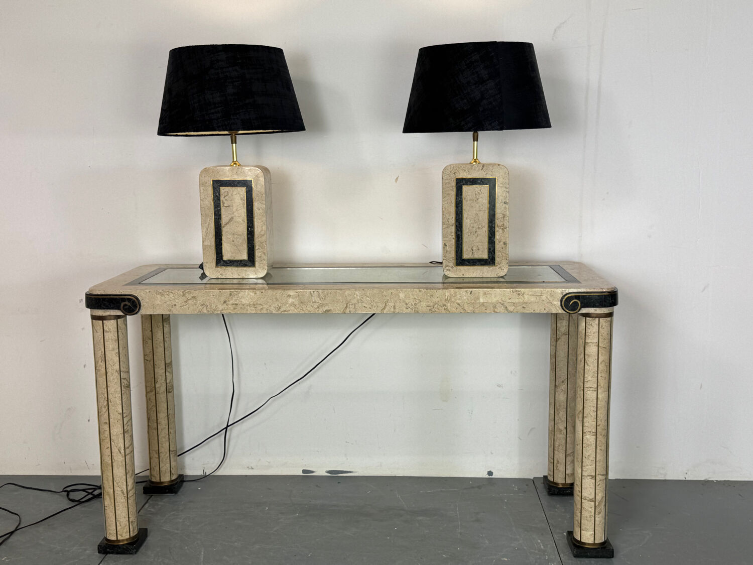 Table lamps in travertine and brass, Regency style, Maitland Smith, 1980.