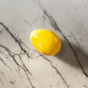 Deux oeufs en albâtre