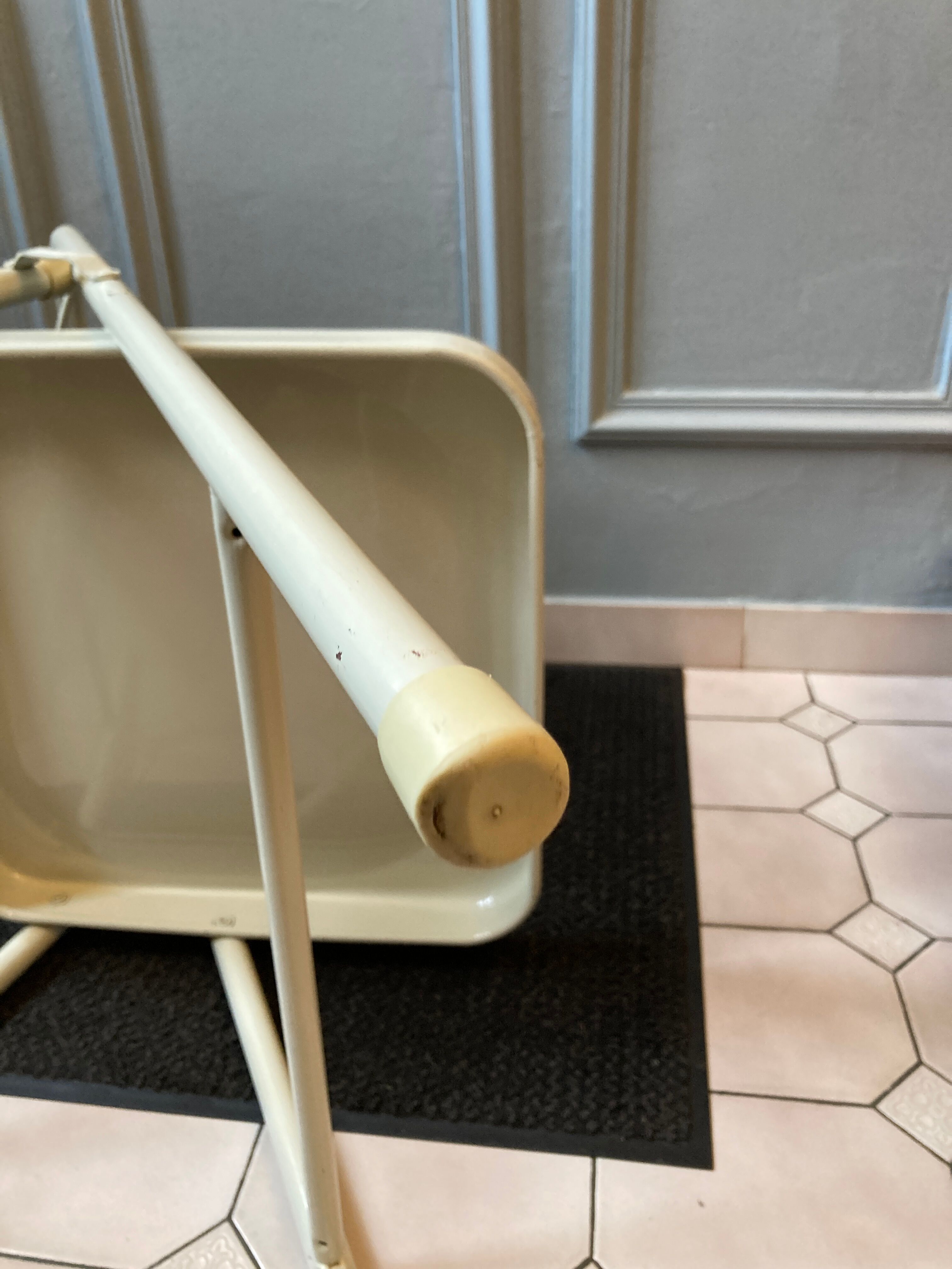 Duo of folding chairs in steel 1980s