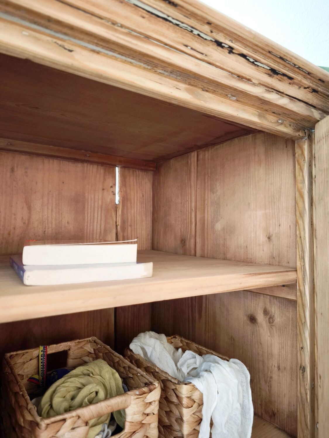 Confiturier, buffet ancien en sapin