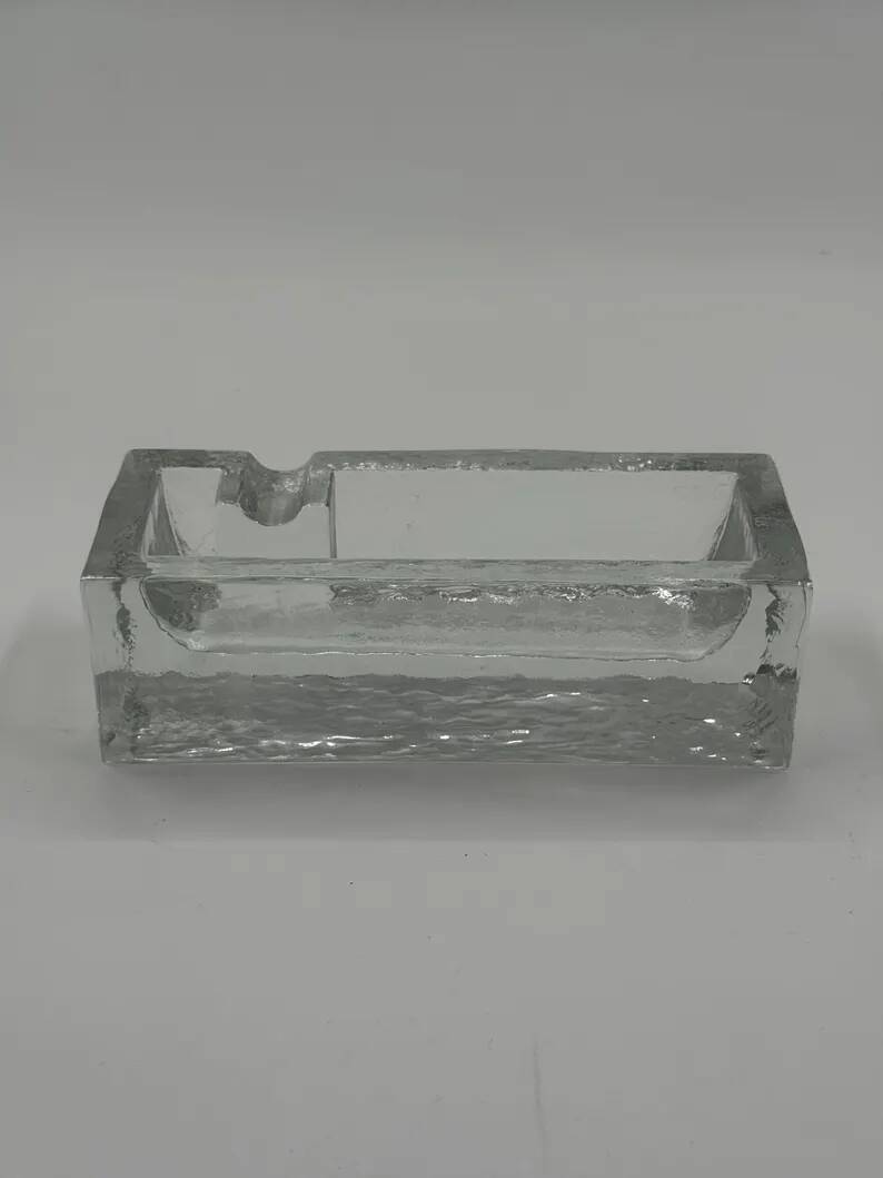 Cendrier vintage en verre glacé - design scandinave, décoration brutaliste en verre épais