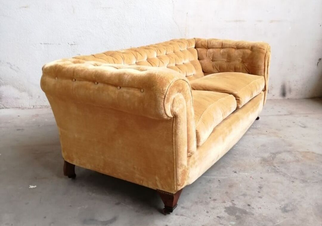 Chesterfield velvet sofa 50'
