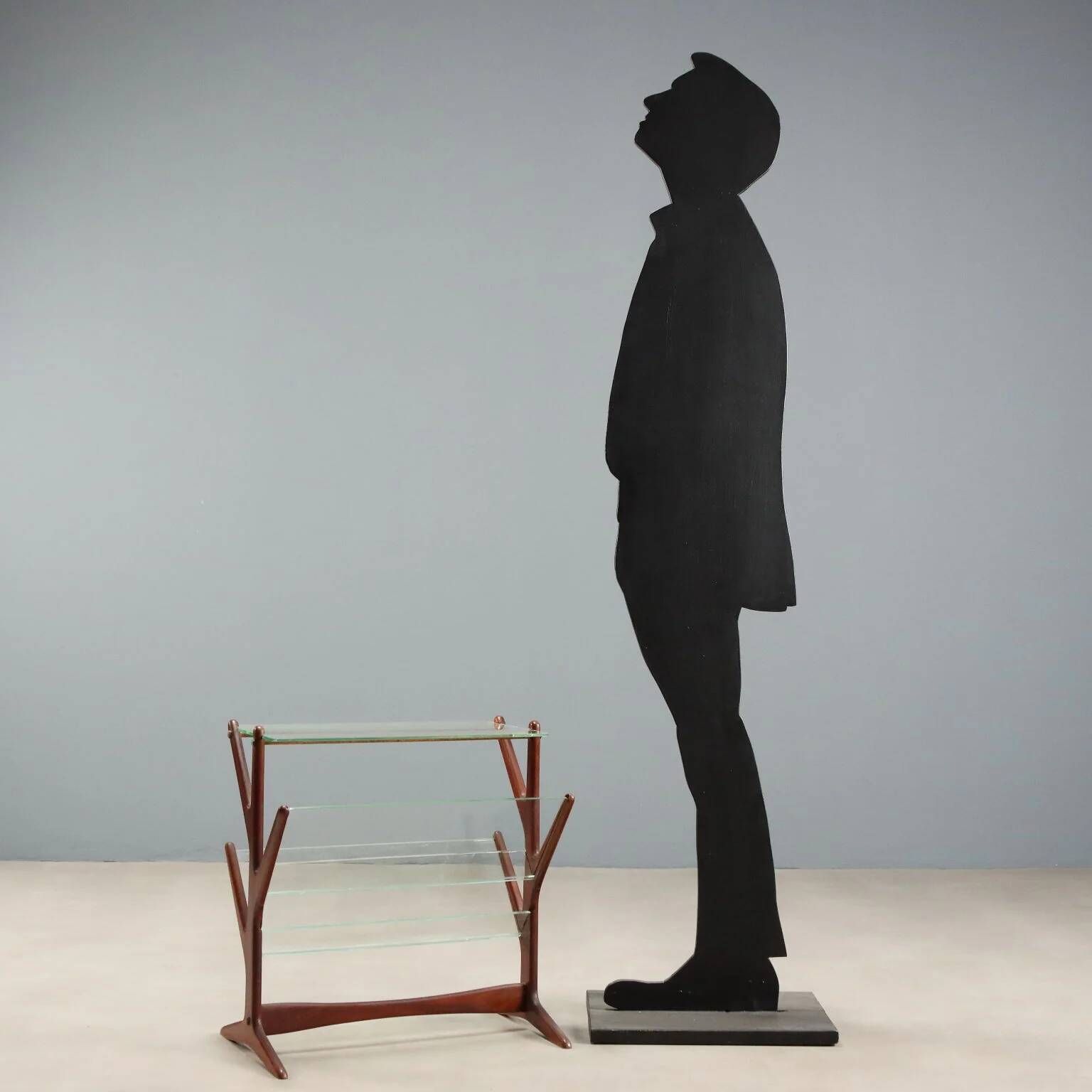 Vintage magazine rack in beech, glass and brass, Italian design from the 1950s.