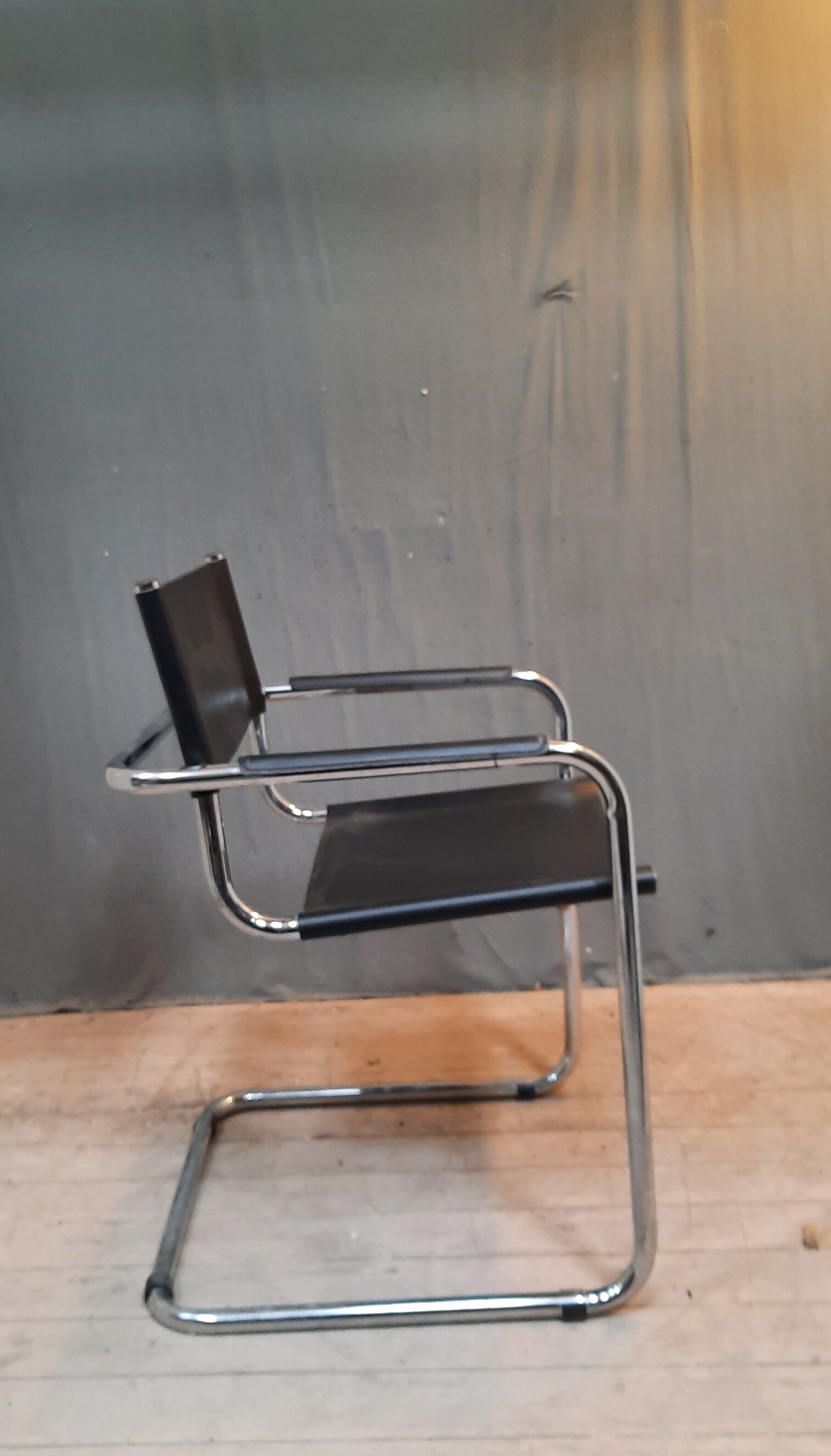 Series of 6 chairs