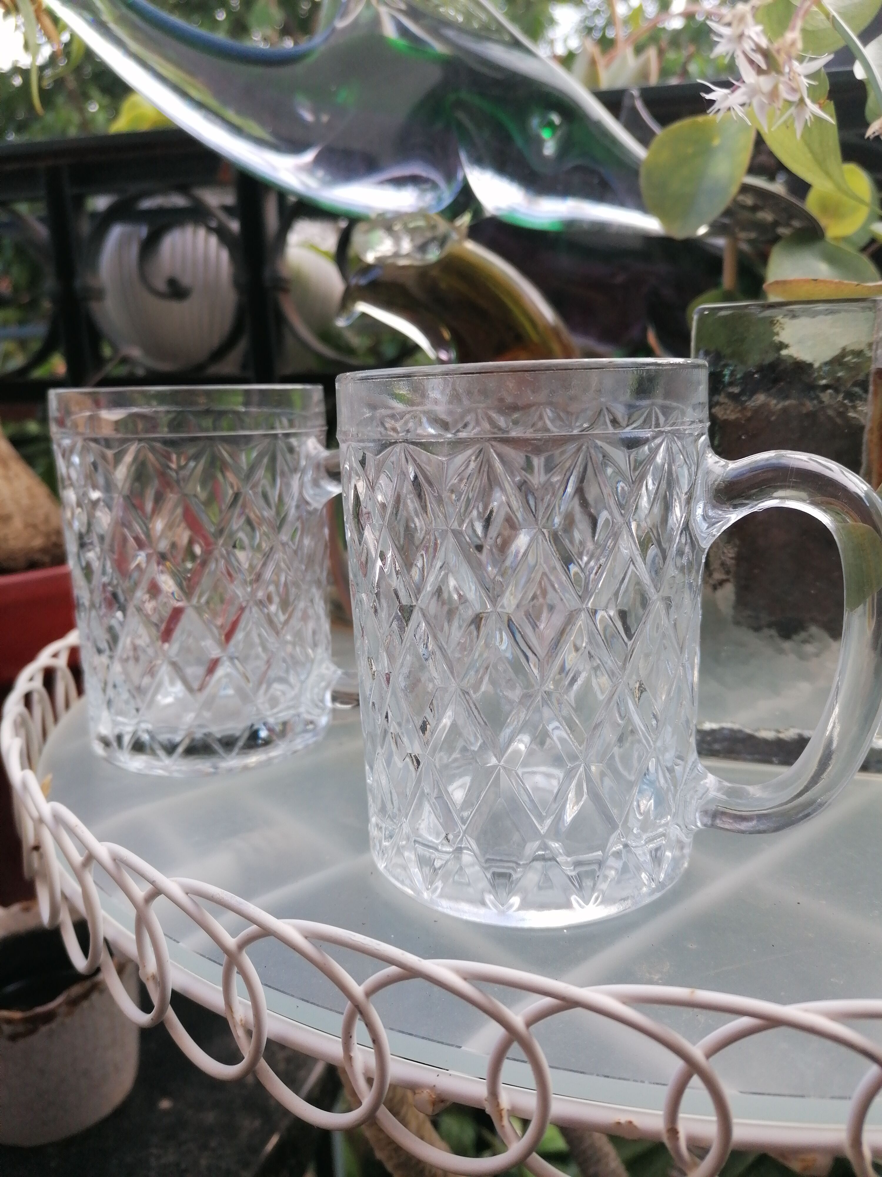 3 diamond-patterned glass mugs