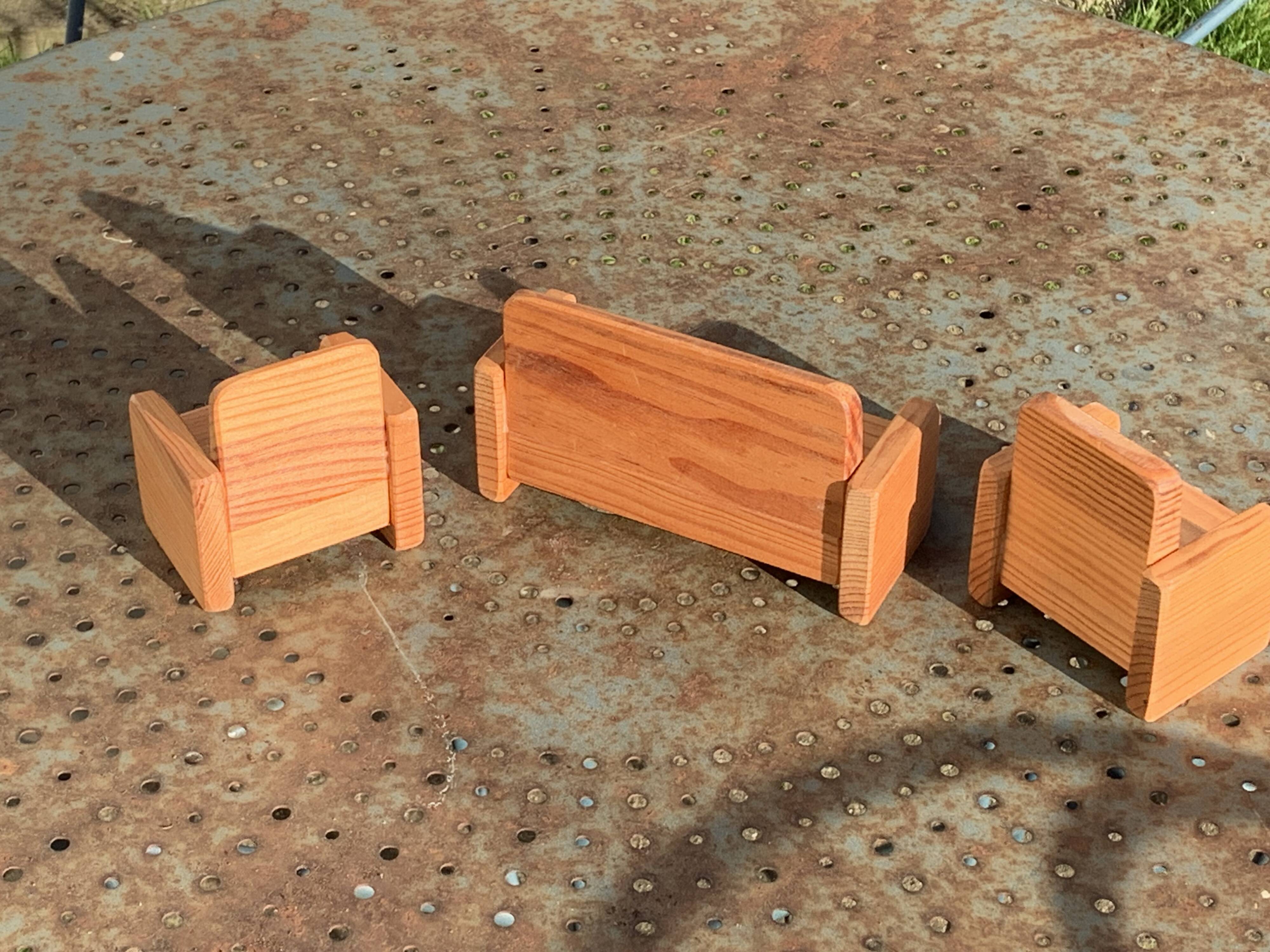 Set of furniture for dolls and dolls' houses, handcrafted, consisting of a sofa and two armchairs