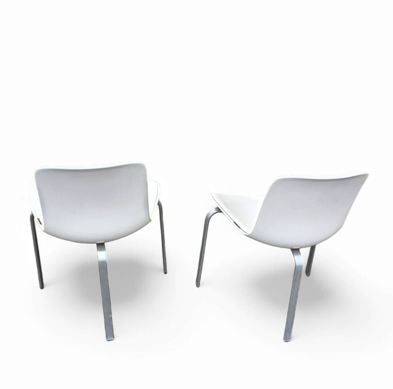 Designed by Poul Kjærholm / 1978/2007  White shell / white leather