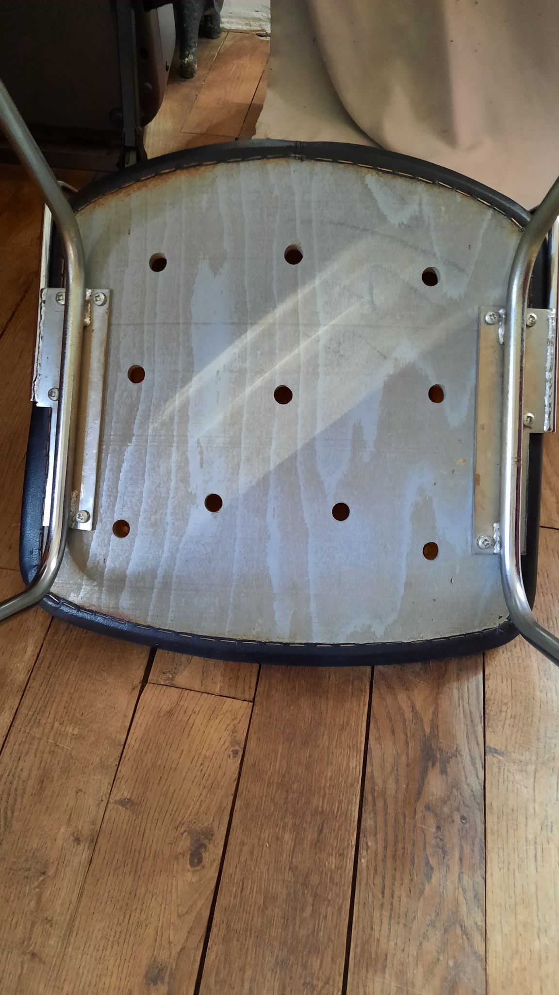 Fauteuil et chaise de bureau année 60 skaï