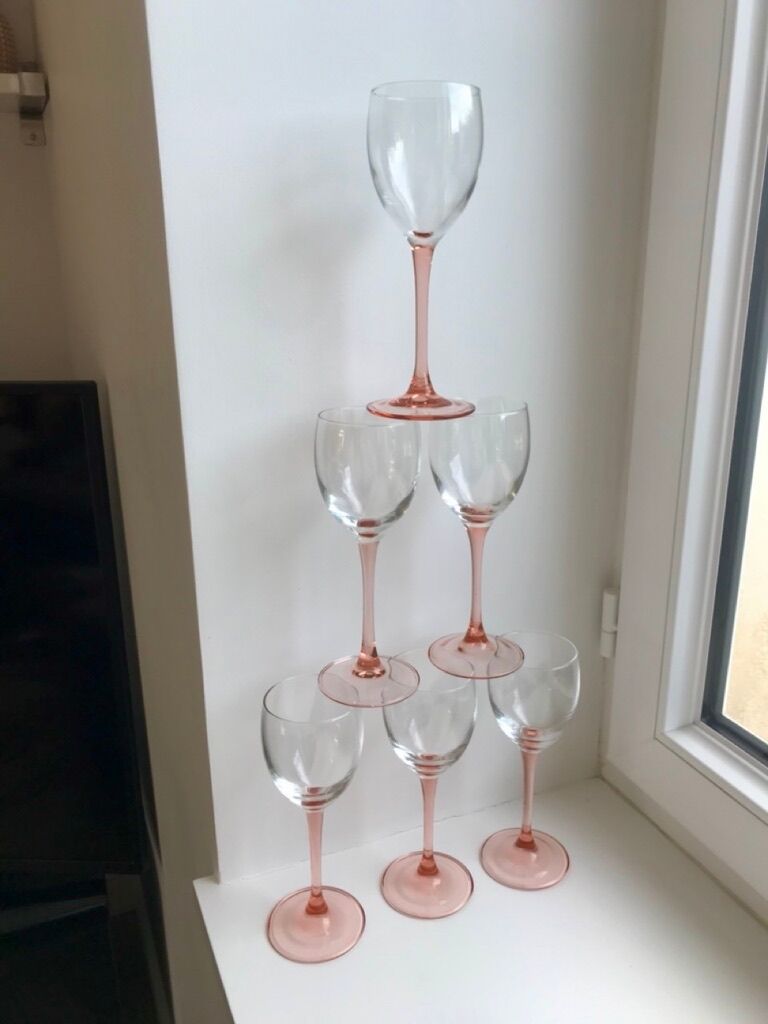Lot de 6 verres à vin à pieds rose années 70