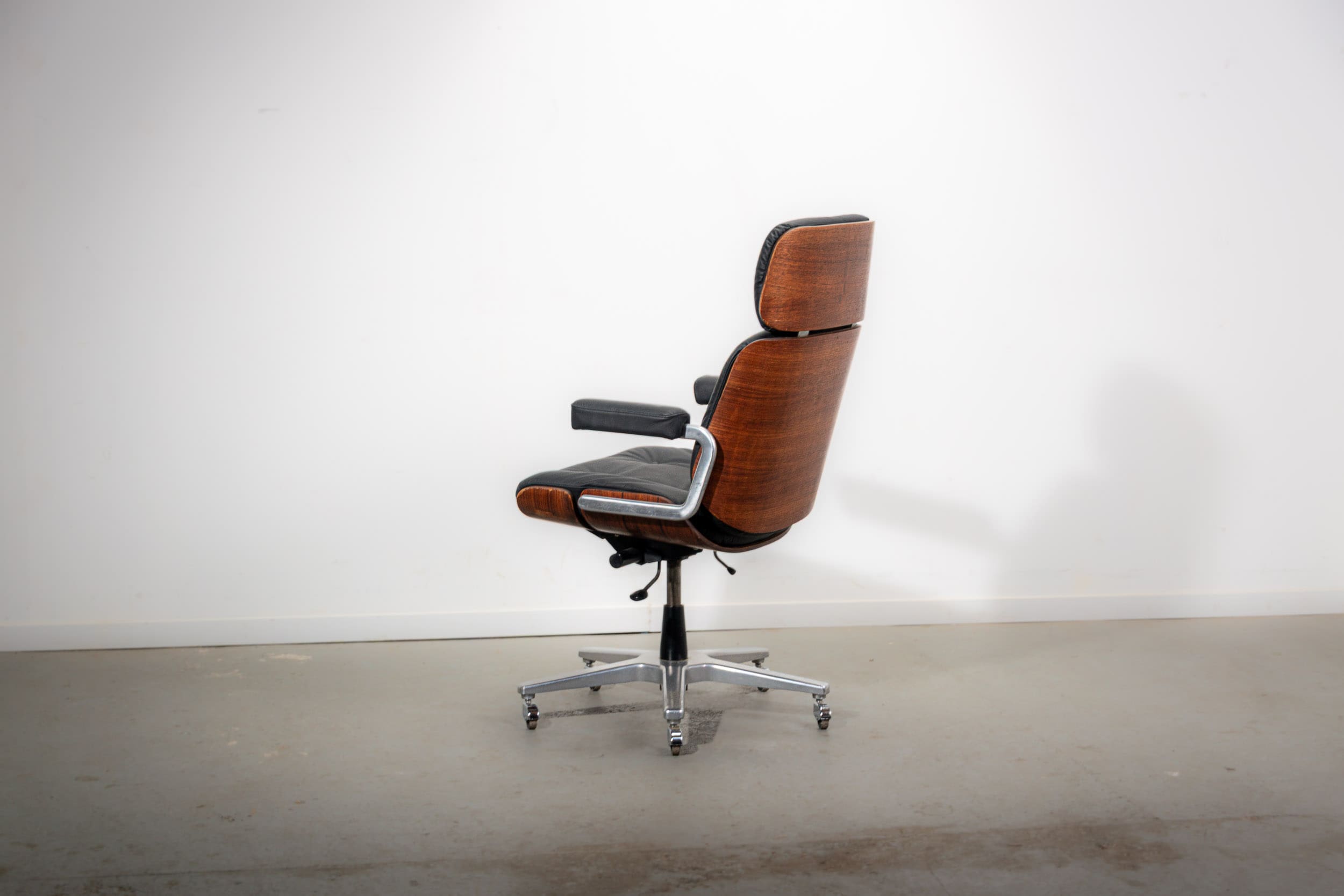 Pasal executive office chair, by Prof. Karl Dittert for Giroflex